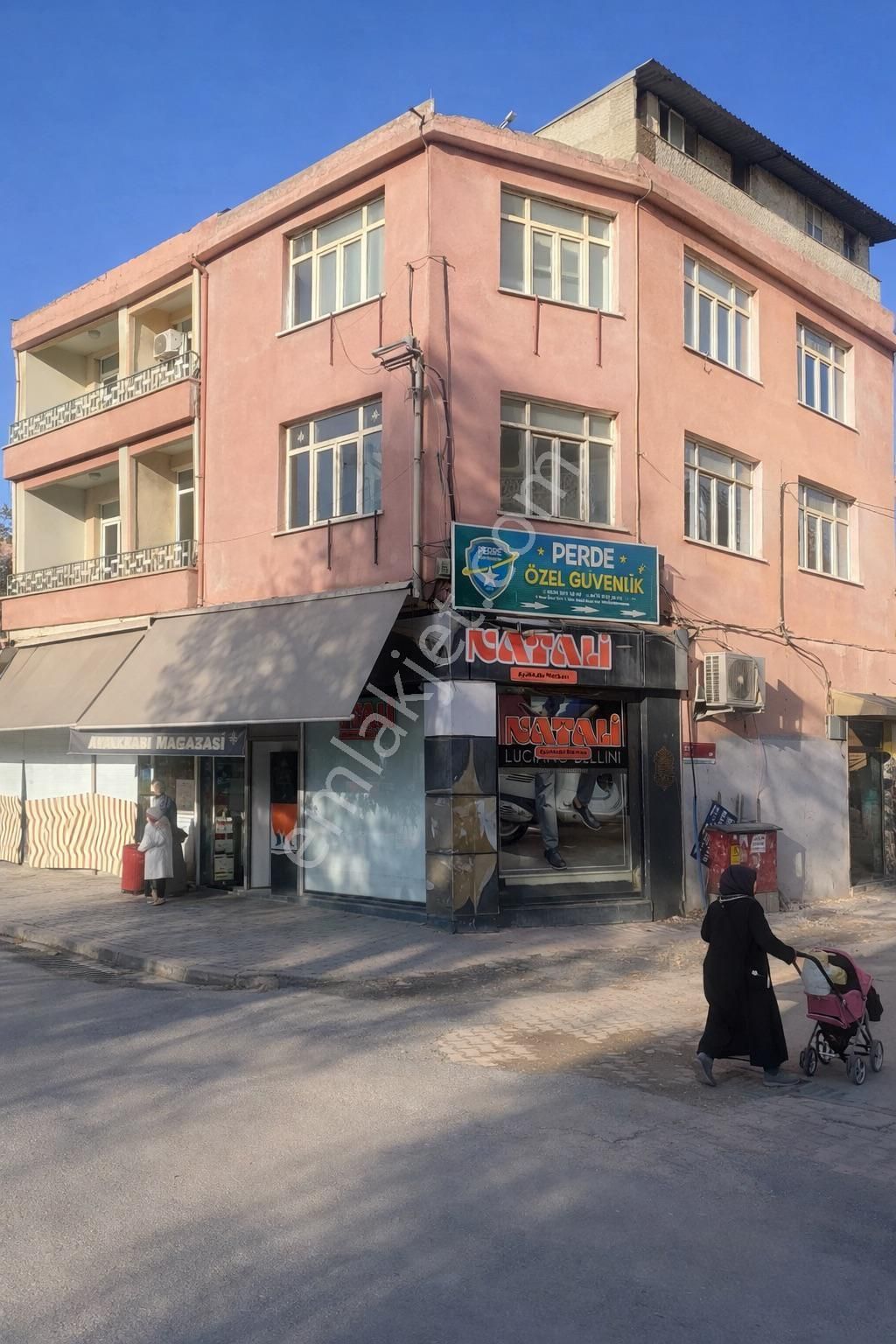 Huzur Emlak’tan Çarşıda Satılık Bina - 1 Dükkan Ve 2 Daire, Yüksek Kira Getirisi