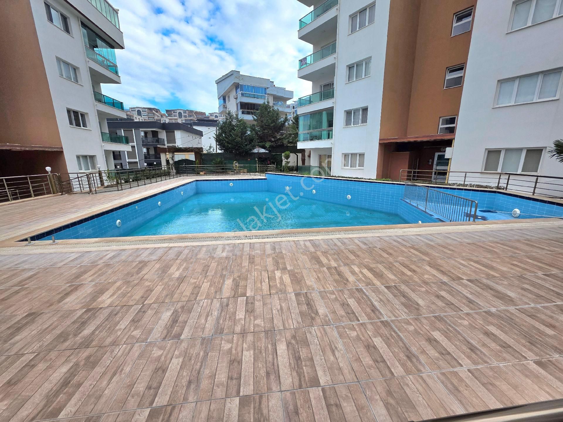 Kuşadası Merkezde Kapalı Mutfaklı Site İçi Satılık 3+1 Daire - Görsel 31