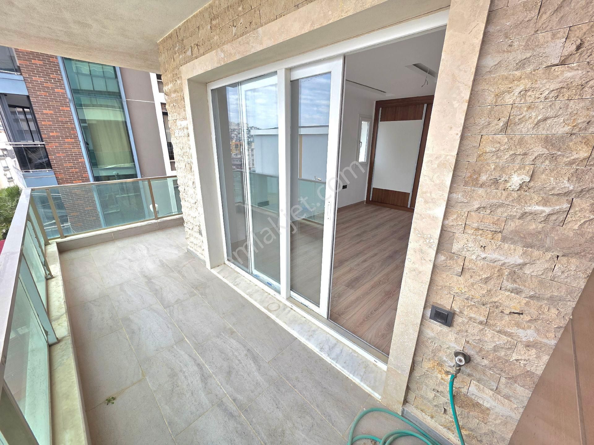 Kuşadası Merkezde Kapalı Mutfaklı Site İçi Satılık 3+1 Daire - Görsel 22