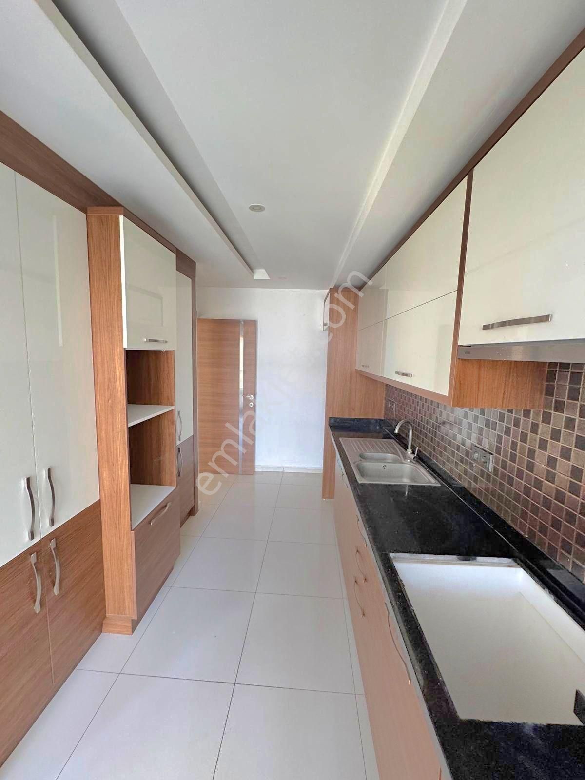 Kuşadası Merkezde Kapalı Mutfaklı Site İçi Satılık 3+1 Daire - Görsel 5