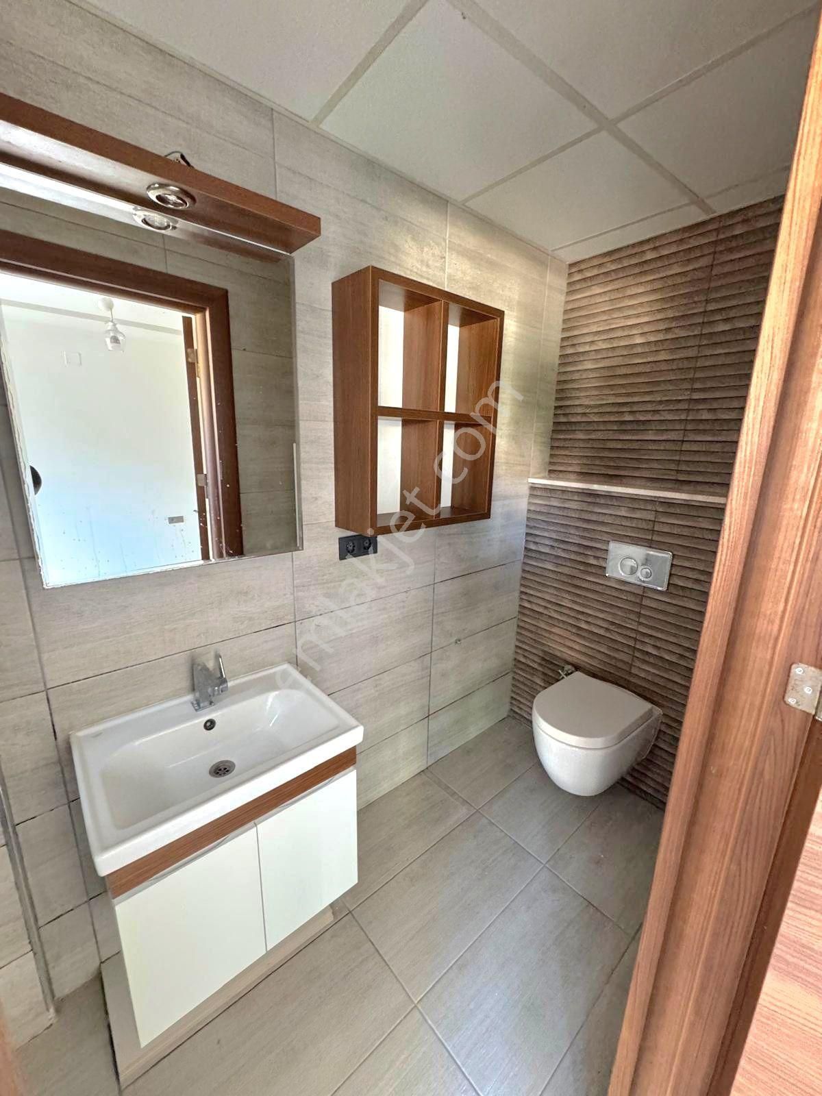 Kuşadası Merkezde Kapalı Mutfaklı Site İçi Satılık 3+1 Daire - Görsel 11