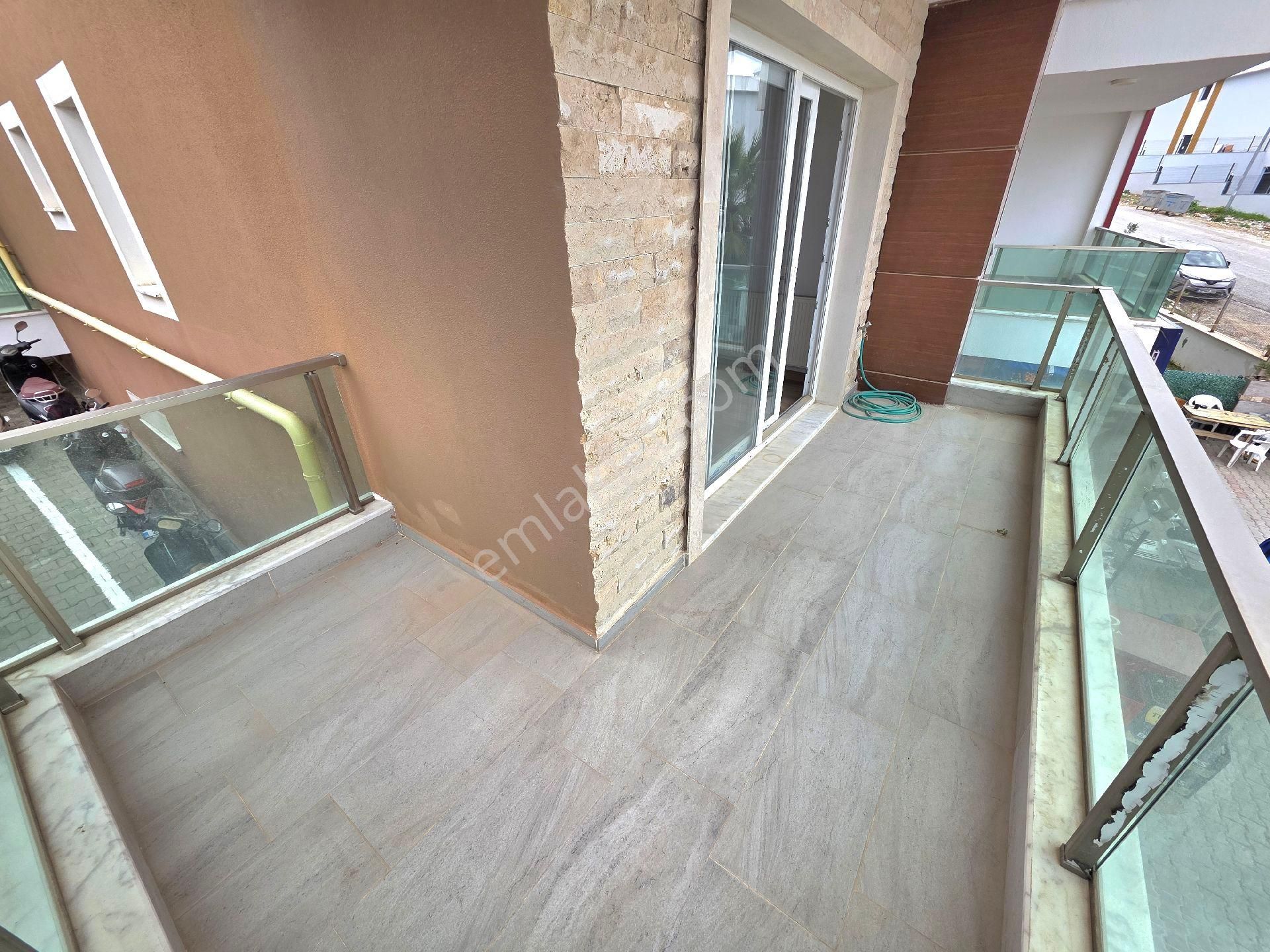 Kuşadası Merkezde Kapalı Mutfaklı Site İçi Satılık 3+1 Daire - Görsel 23