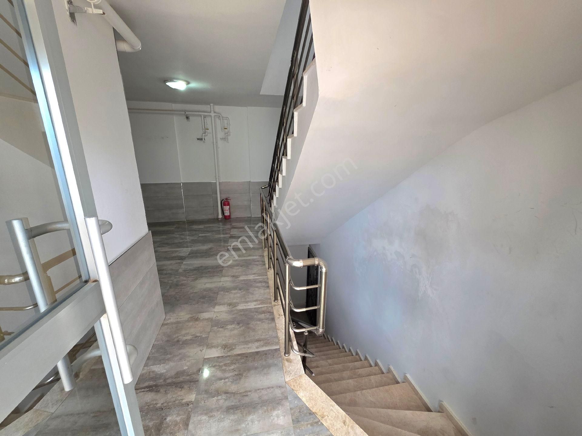 Kuşadası Merkezde Kapalı Mutfaklı Site İçi Satılık 3+1 Daire - Görsel 33