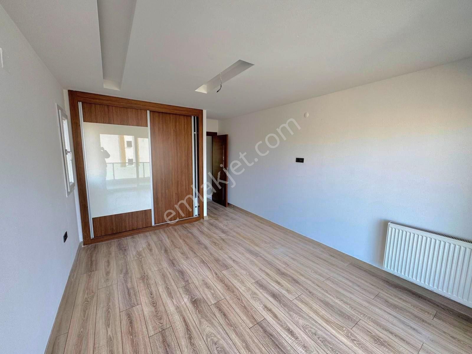 Kuşadası Merkezde Kapalı Mutfaklı Site İçi Satılık 3+1 Daire - Görsel 17