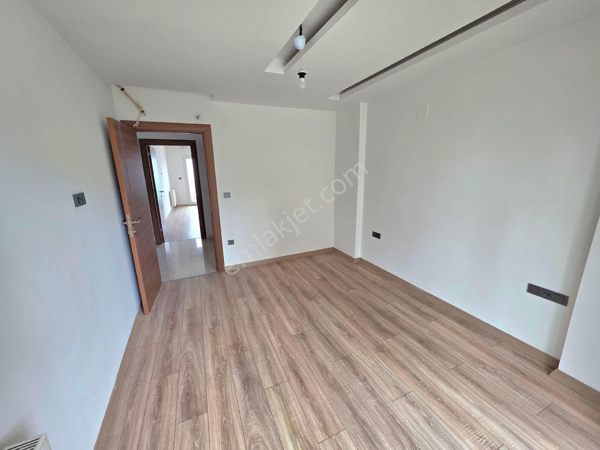 Kuşadası Merkezde Kapalı Mutfaklı Site İçi Satılık 3+1 Daire - Görsel 27