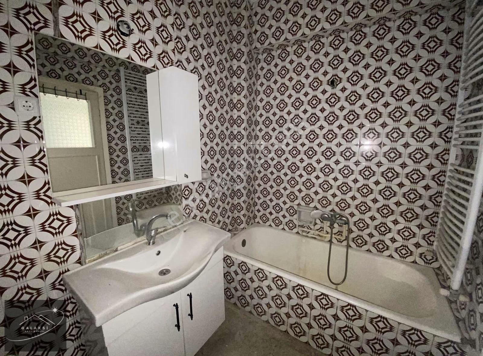 Çark Caddesi İçi Yenilenmiş Geniş Ve Ferah 3+1 Kiralık Daire - Görsel 21