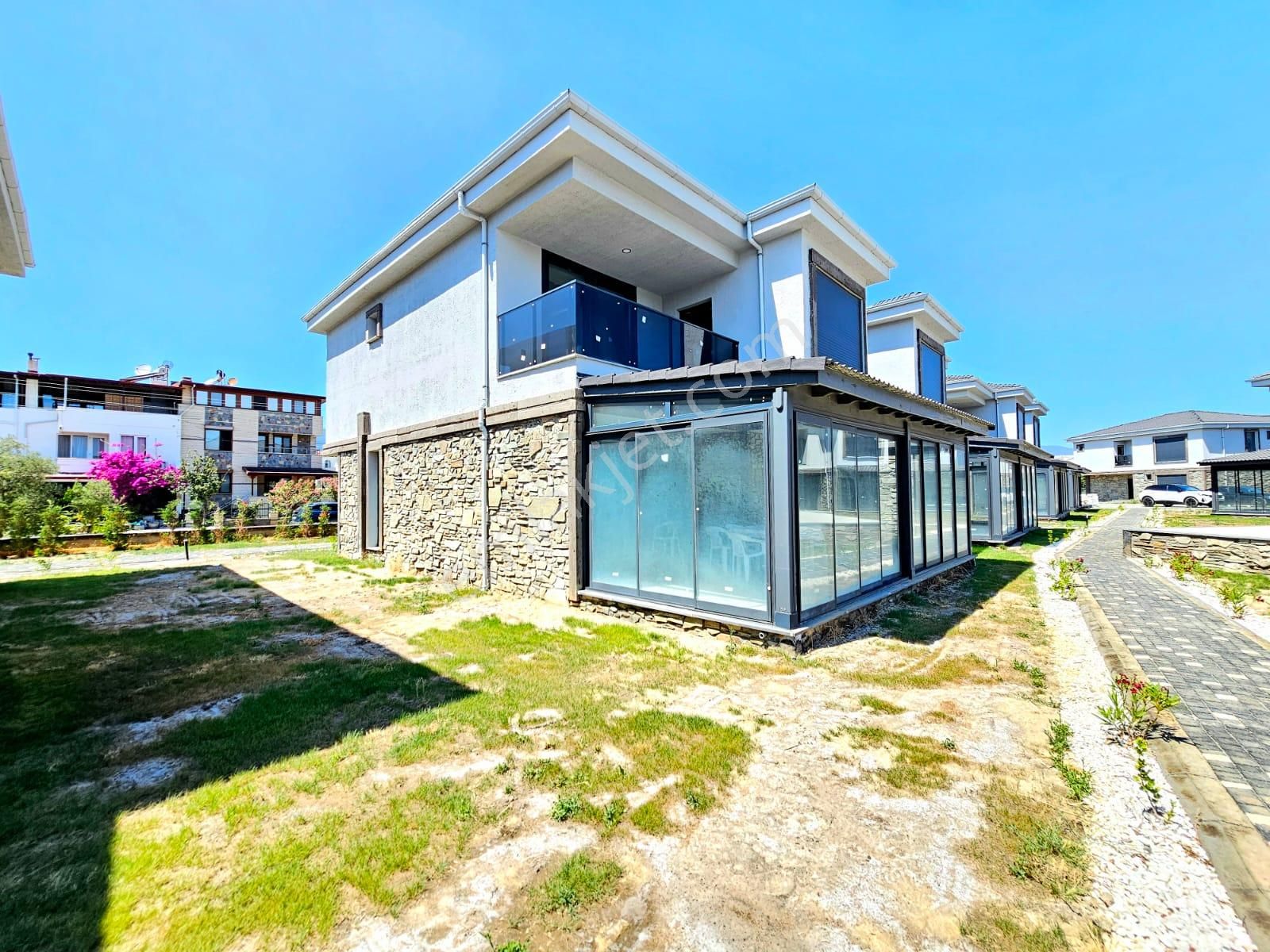 ▶ ▶ Akçay Körfez'den Denize Sıfır Havuzlu Site İçinde 3+1 Sıfır Satılık Villa - Görsel 4