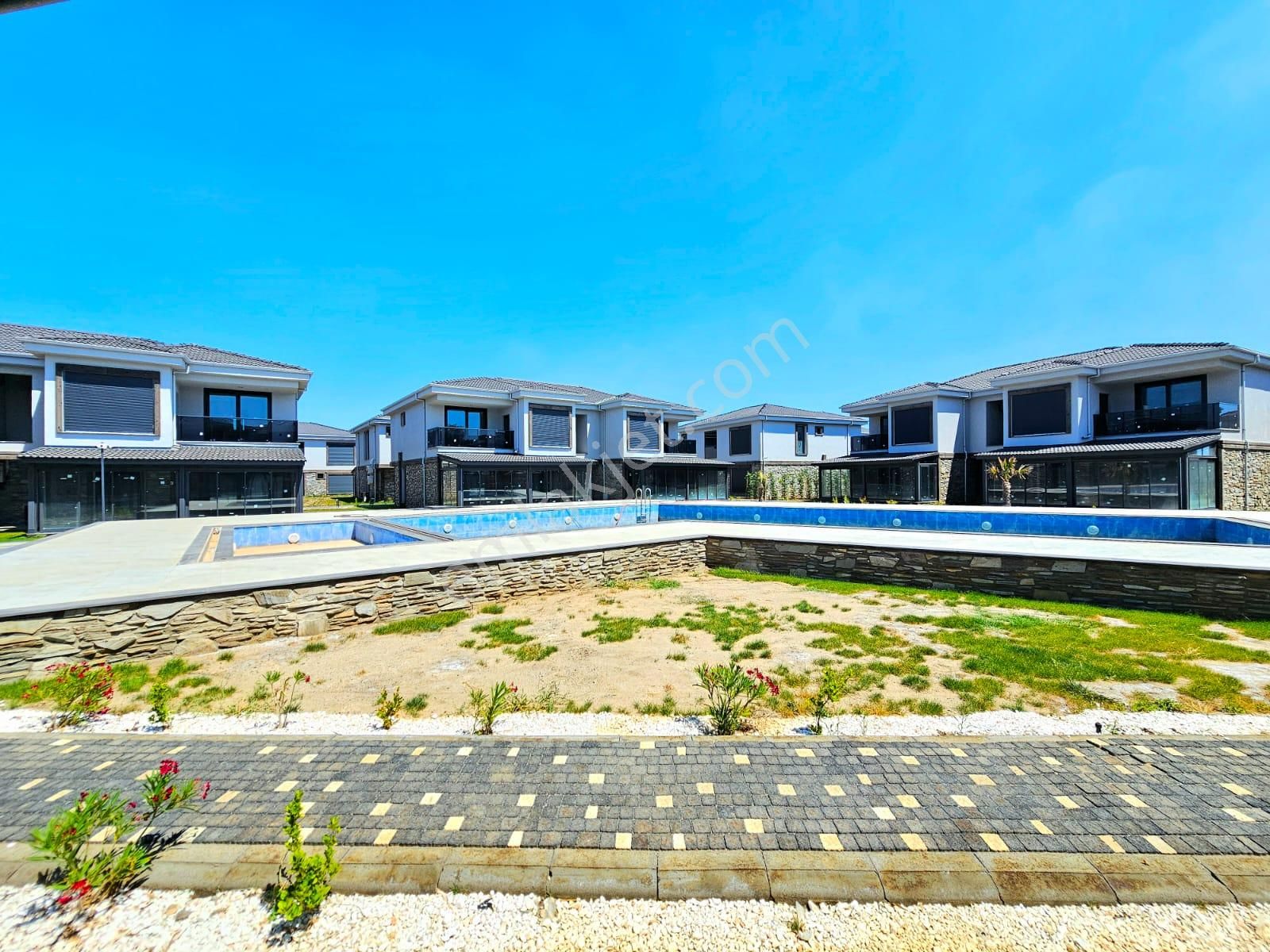 ▶ ▶ Akçay Körfez'den Denize Sıfır Havuzlu Site İçinde 3+1 Sıfır Satılık Villa - Görsel 5