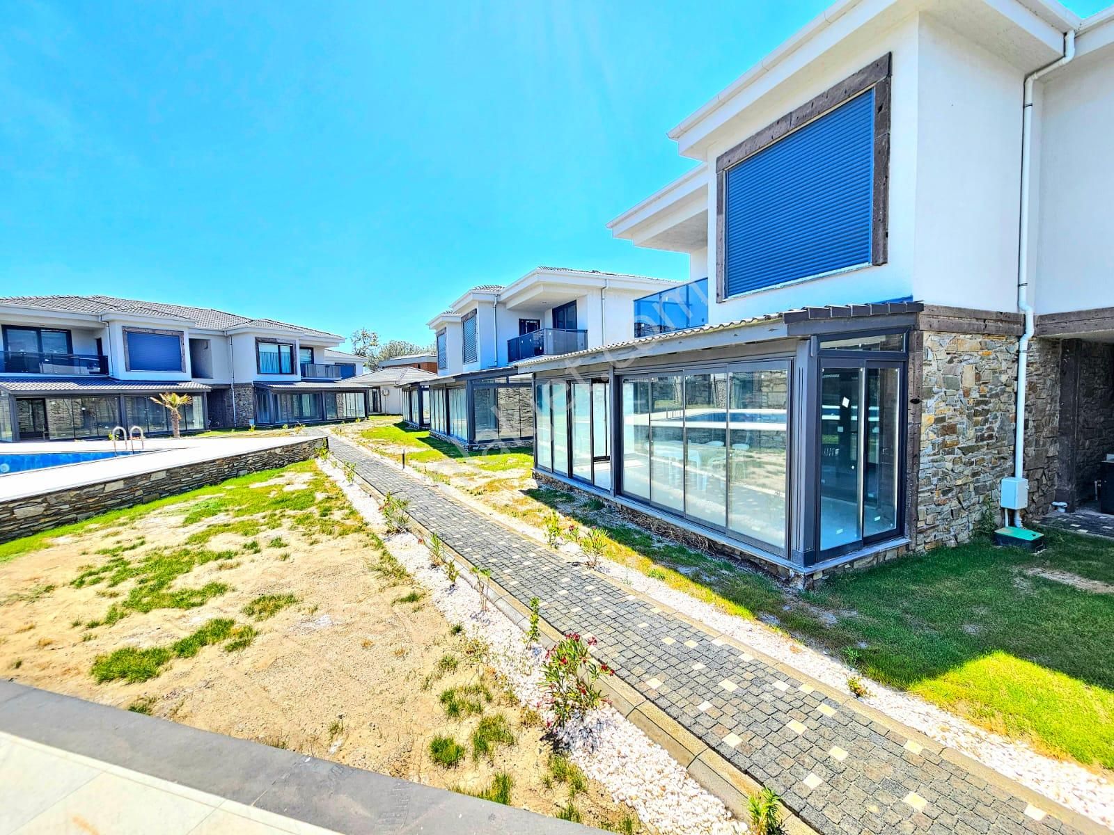 ▶ ▶ Akçay Körfez'den Denize Sıfır Havuzlu Site İçinde 3+1 Sıfır Satılık Villa - Görsel 6