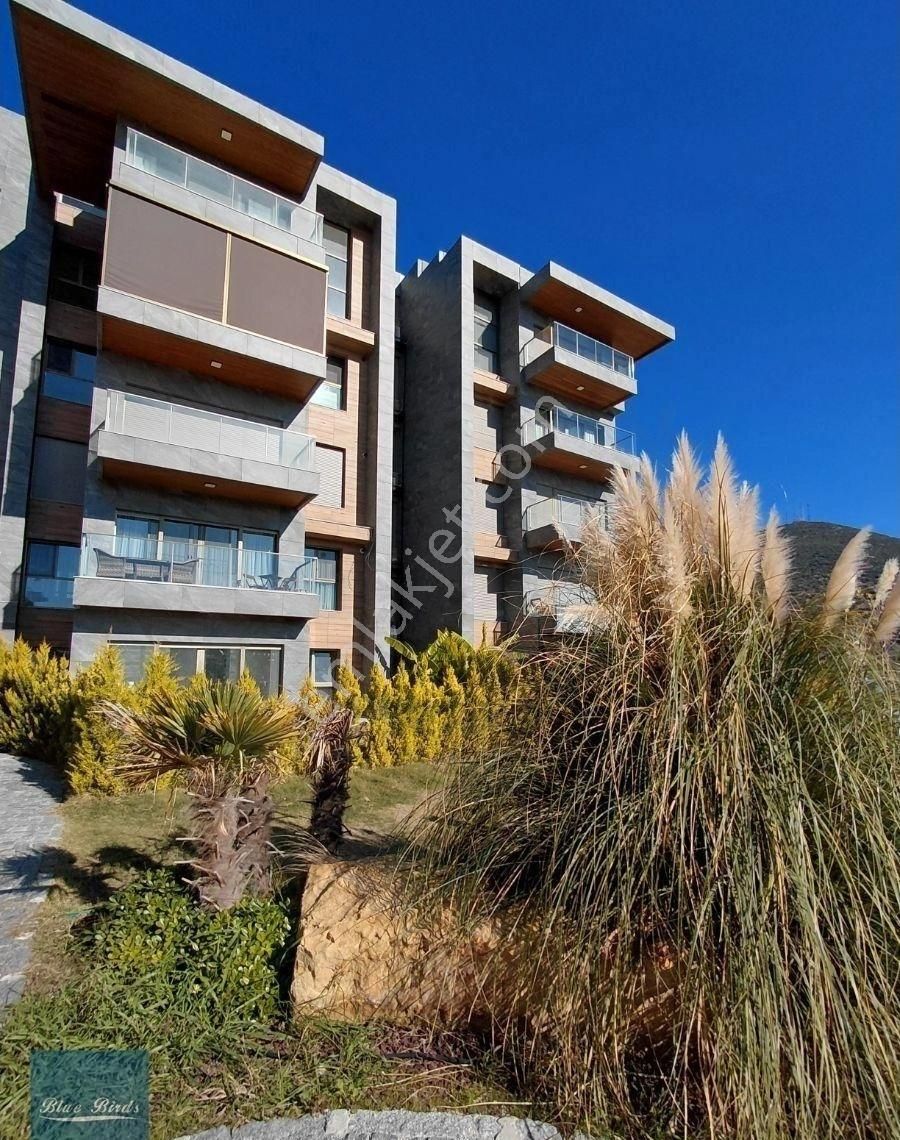 Kuşadası.satıkıl Ege Mahallesinde Lüks Site İçi Yüksek 1. Kat