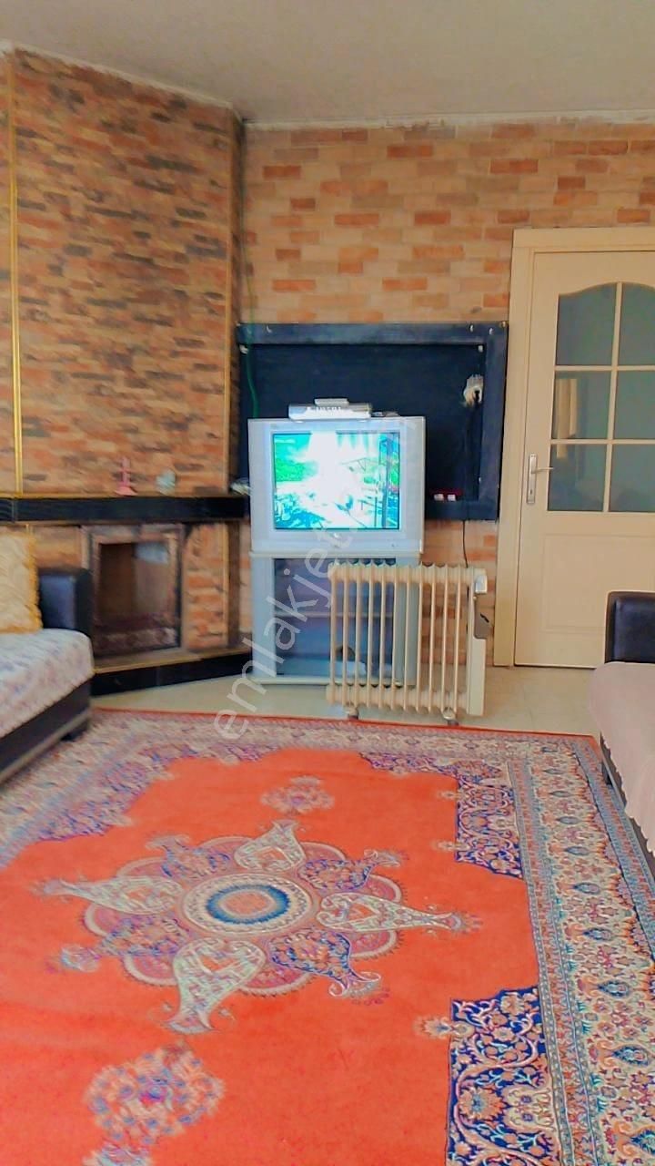 Vega'dan Denize Sıfır Site İçinde Havuzlu Kiralık 2+1 Eşyalı Daire
