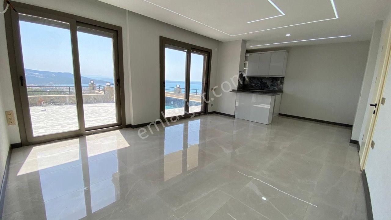 Didim Akbükte Kesintisiz Deniz Manzaralı, Havuzlu Lüks Müstakil - Görsel 19