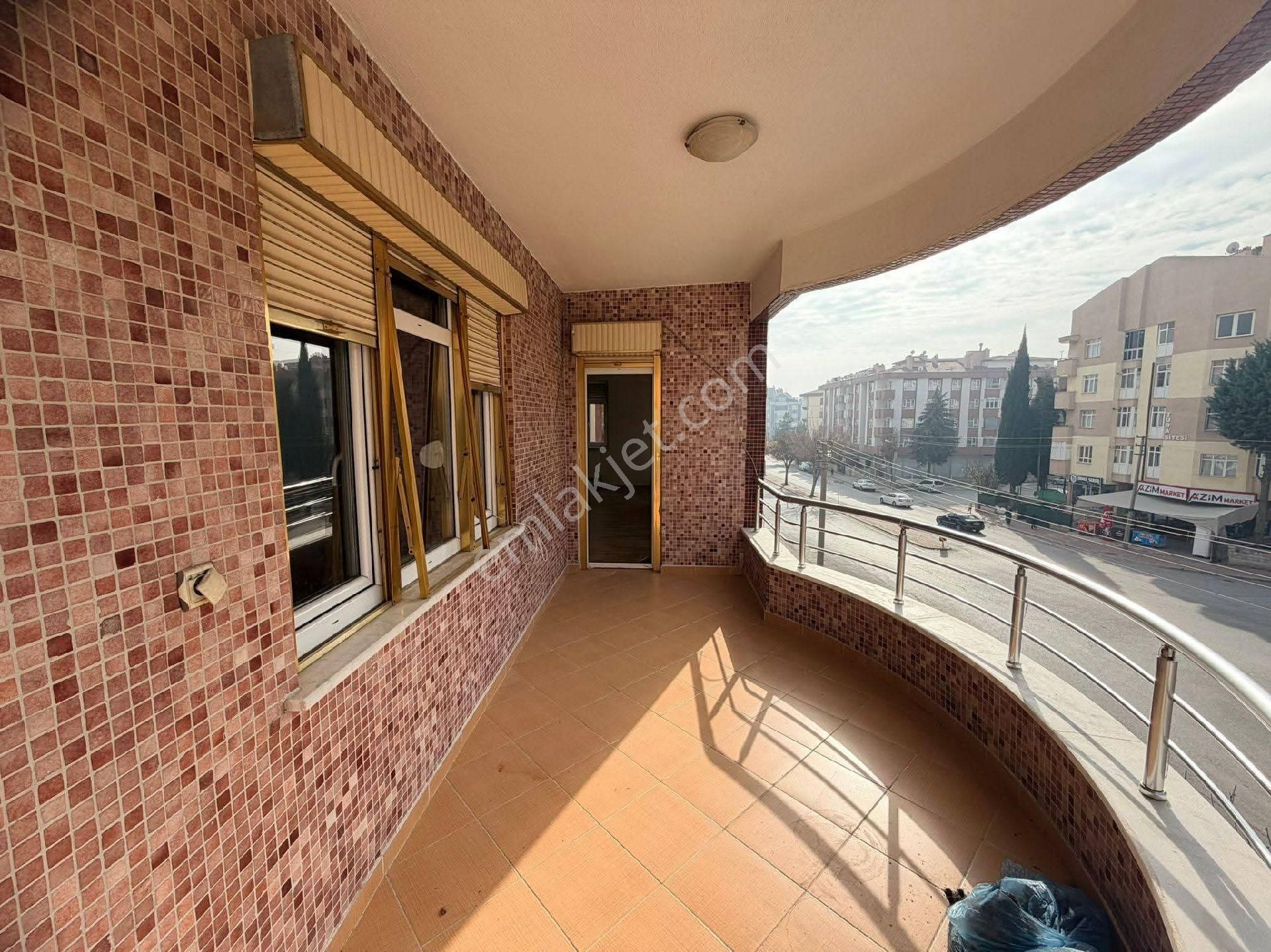 Fadim Cam Gayrimenkul Den Hüsamettin Çelebi Mh. Satılık 4+1 Arakat Daire - Görsel 16