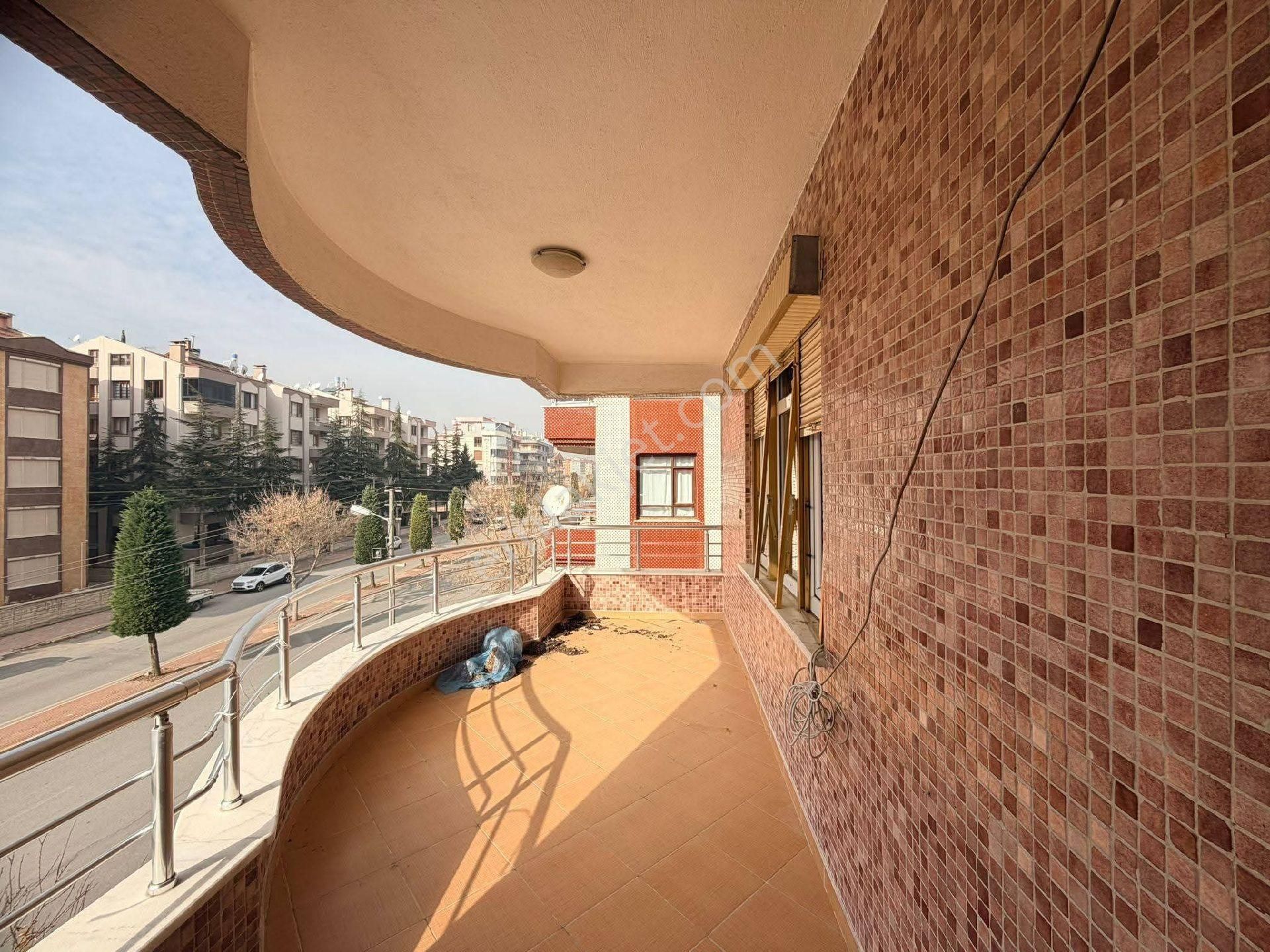 Fadim Cam Gayrimenkul Den Hüsamettin Çelebi Mh. Satılık 4+1 Arakat Daire - Görsel 17