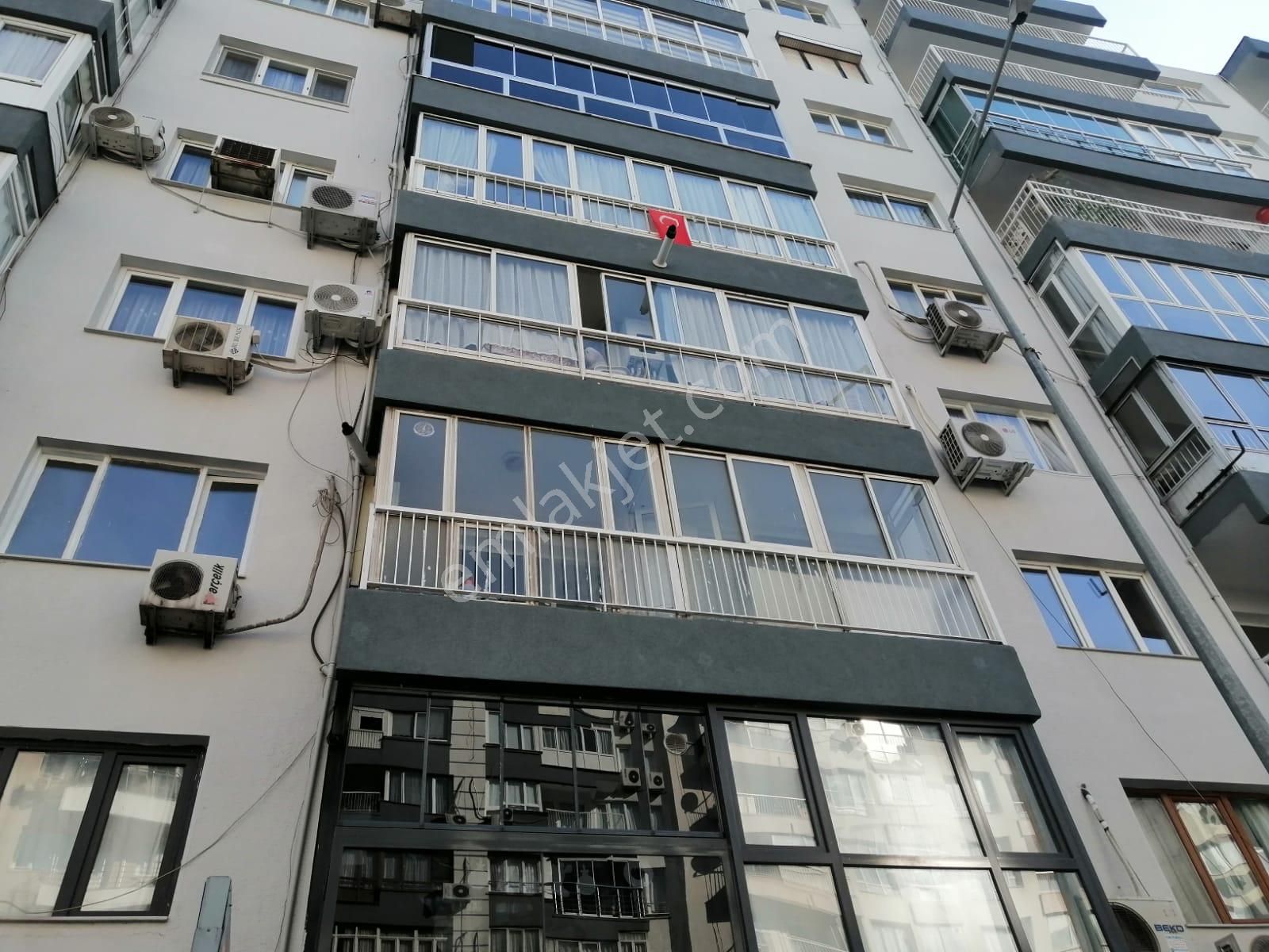 Konak İnönü Caddesi Üzeri Kombili Kiralık 3+1 Daire - Görsel 17