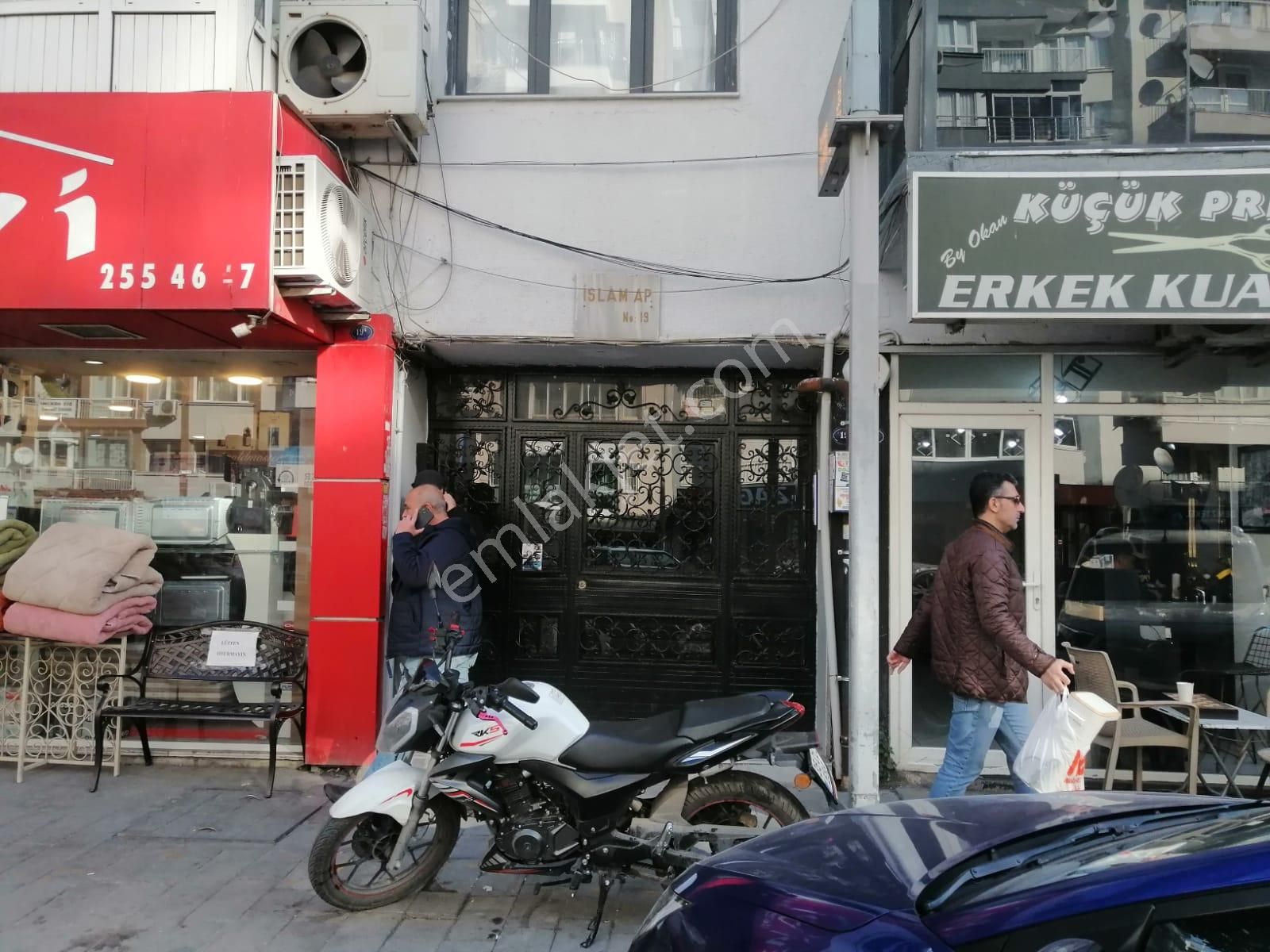 Konak İnönü Caddesi Üzeri Kombili Kiralık 3+1 Daire - Görsel 20