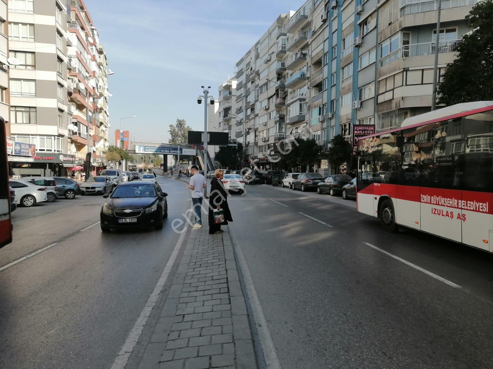 Konak İnönü Caddesi Üzeri Kombili Kiralık 3+1 Daire - Görsel 13