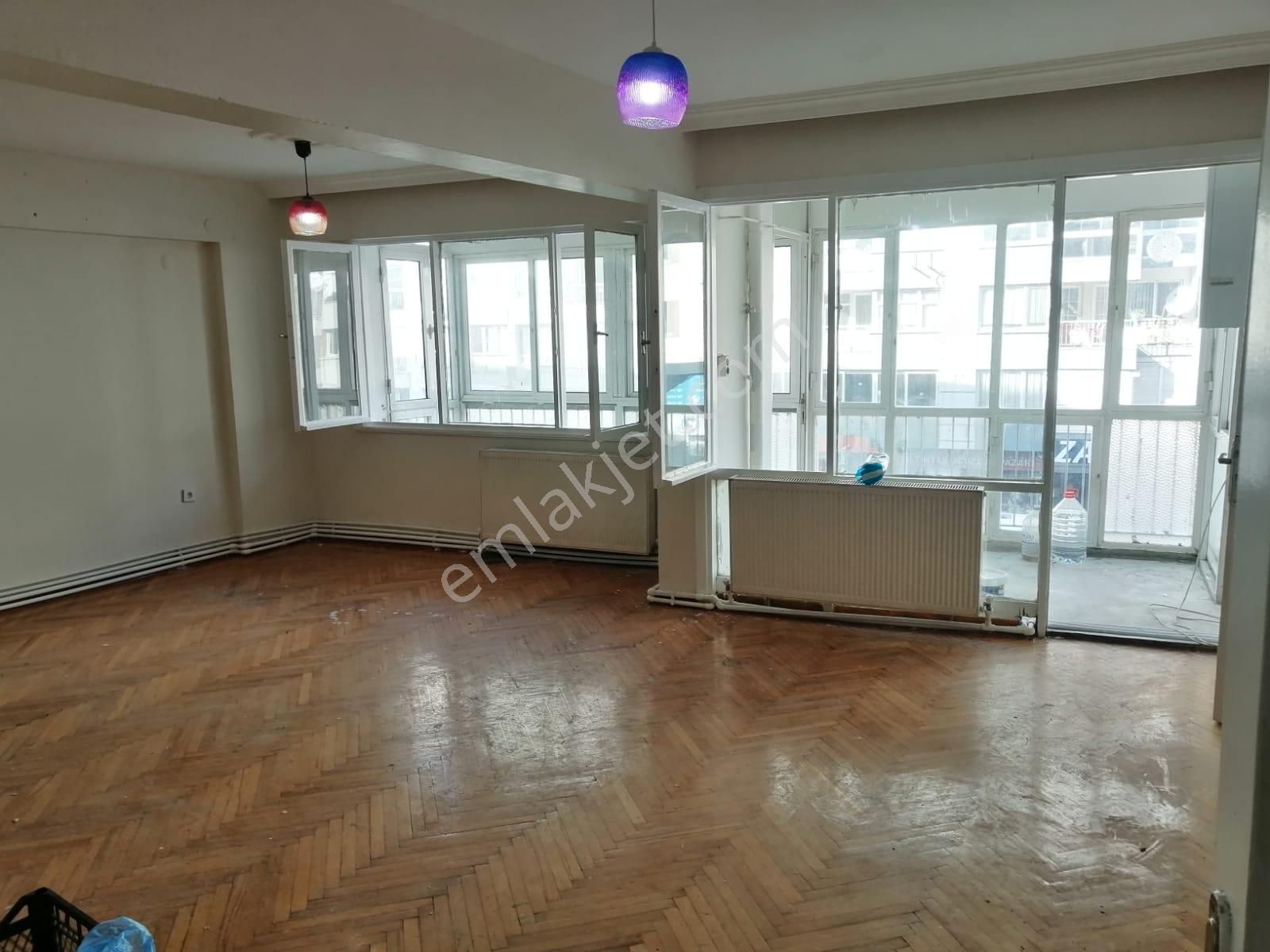 Konak İnönü Caddesi Üzeri Kombili Kiralık 3+1 Daire