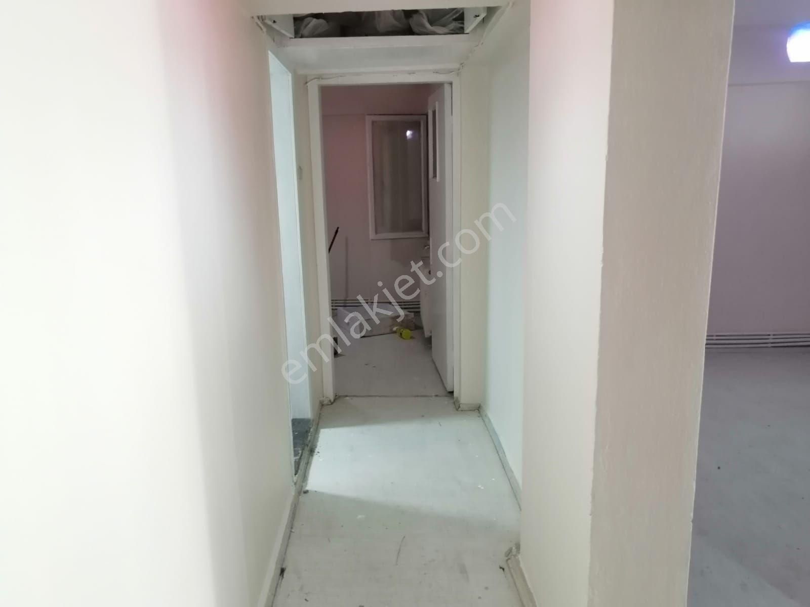 Konak İnönü Caddesi Üzeri Kombili Kiralık 3+1 Daire - Görsel 27