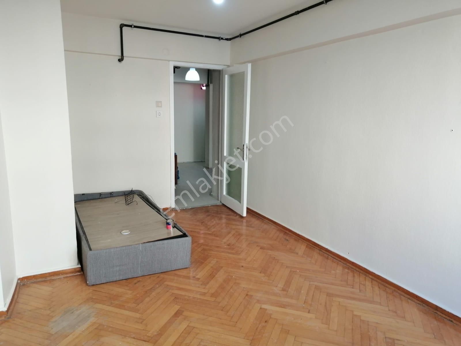 Konak İnönü Caddesi Üzeri Kombili Kiralık 3+1 Daire - Görsel 7