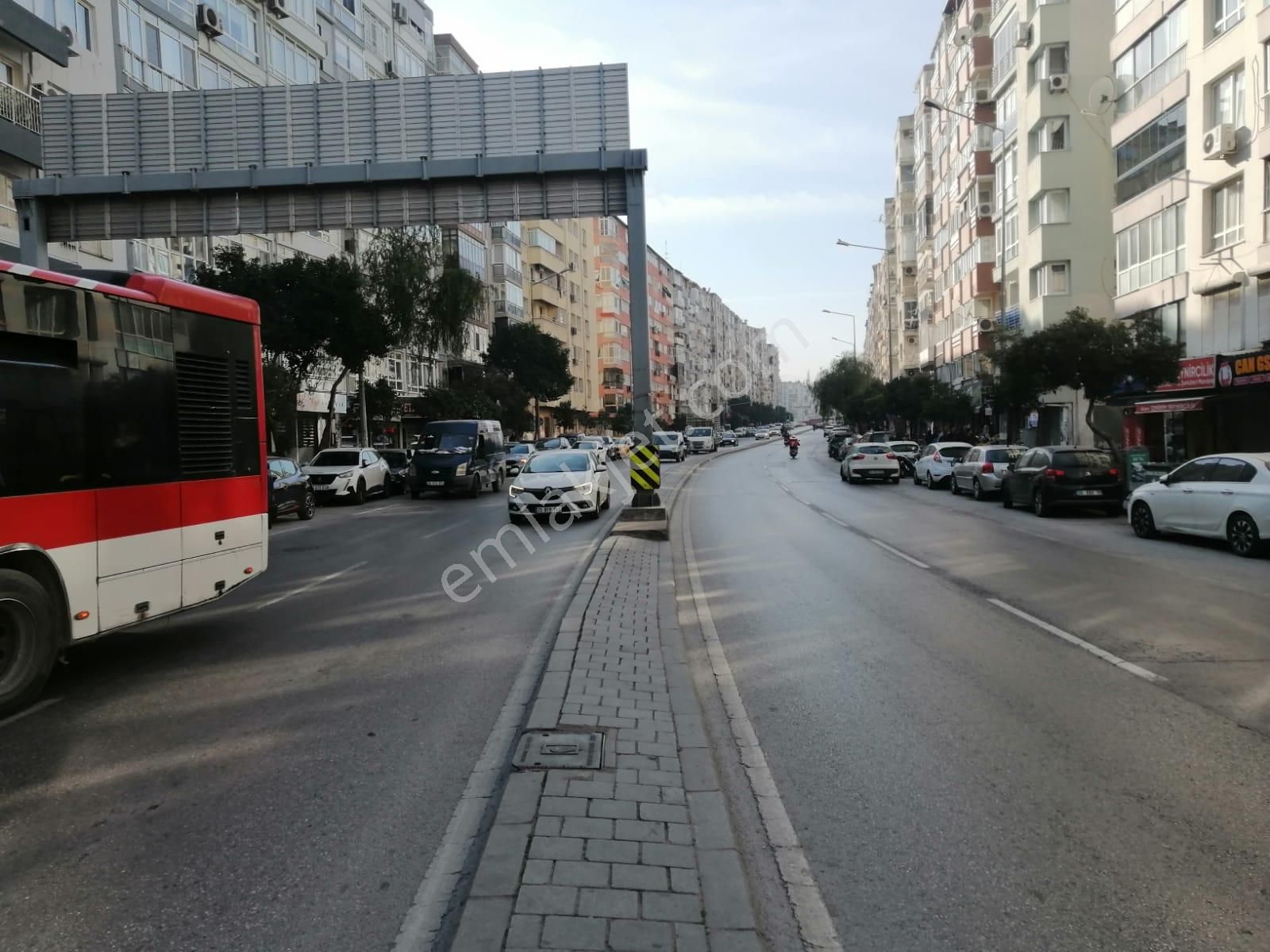 Konak İnönü Caddesi Üzeri Kombili Kiralık 3+1 Daire - Görsel 14