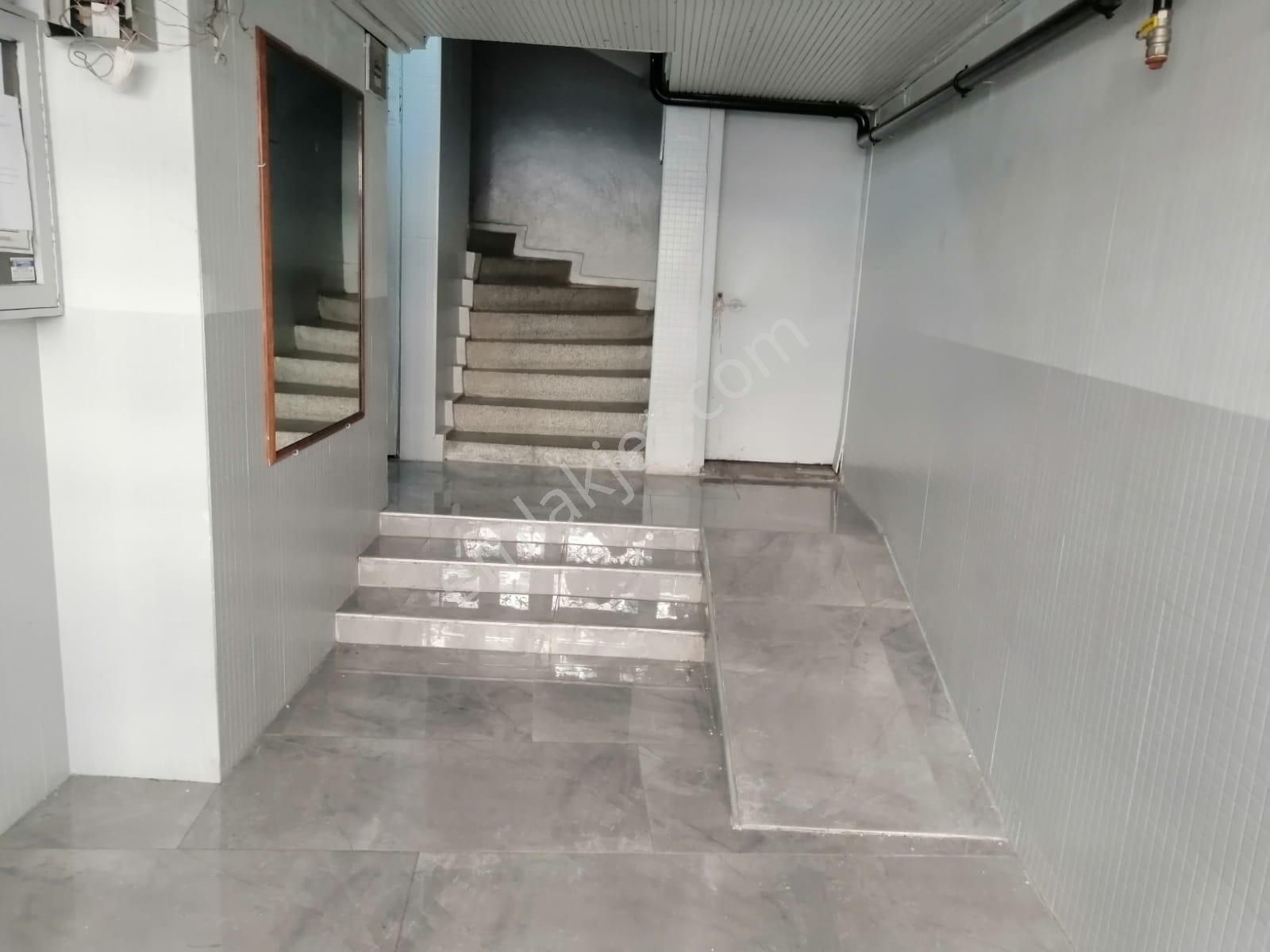 Konak İnönü Caddesi Üzeri Kombili Kiralık 3+1 Daire - Görsel 19