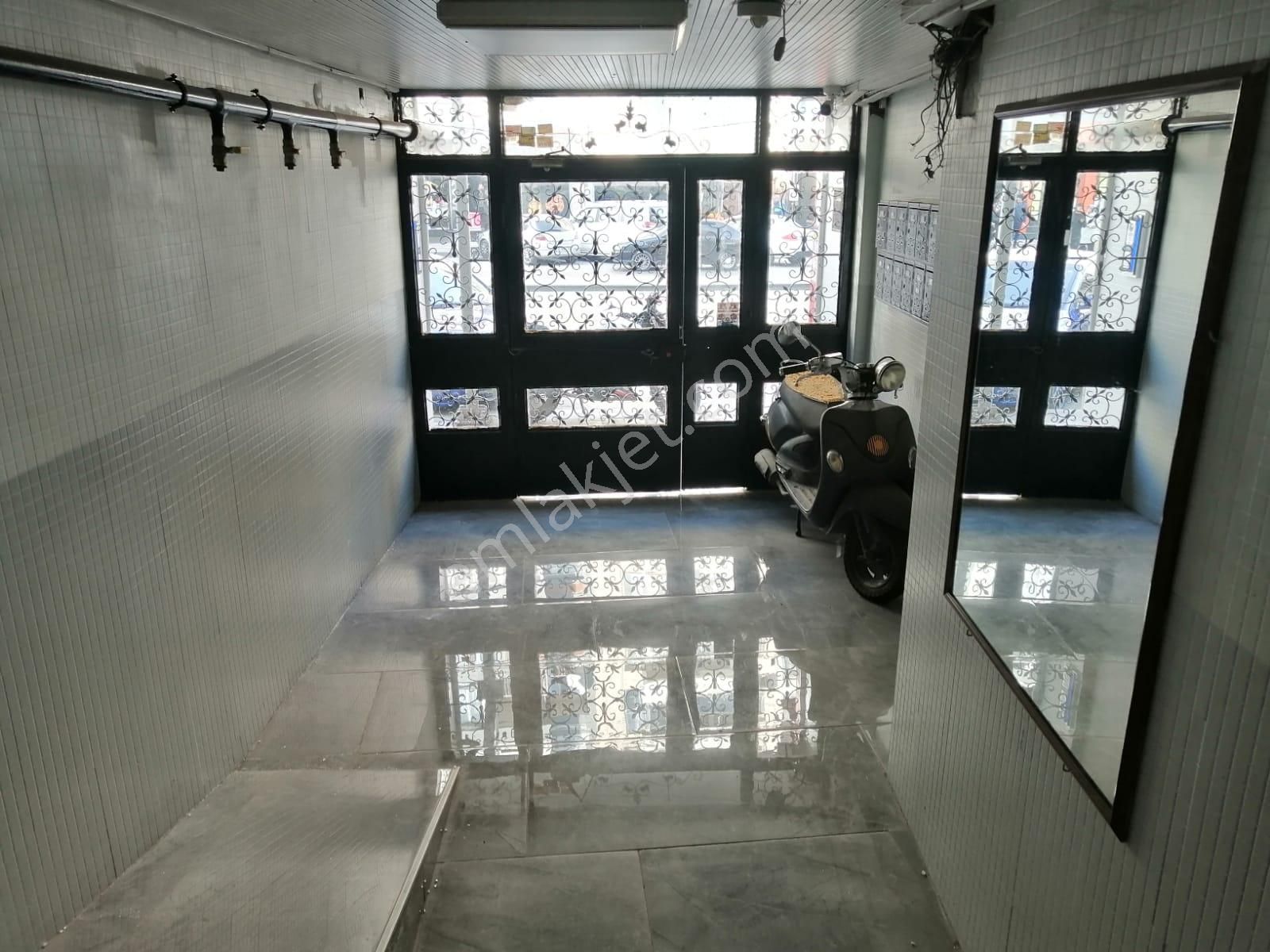 Konak İnönü Caddesi Üzeri Kombili Kiralık 3+1 Daire - Görsel 23