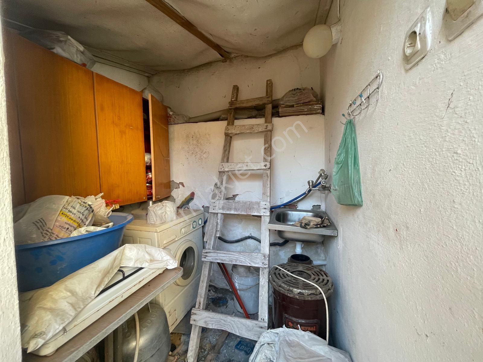 Ayvalık Merkez'de 2 Katlı 2+1 Kagir Ev İle İmarlı Arsa - Görsel 18