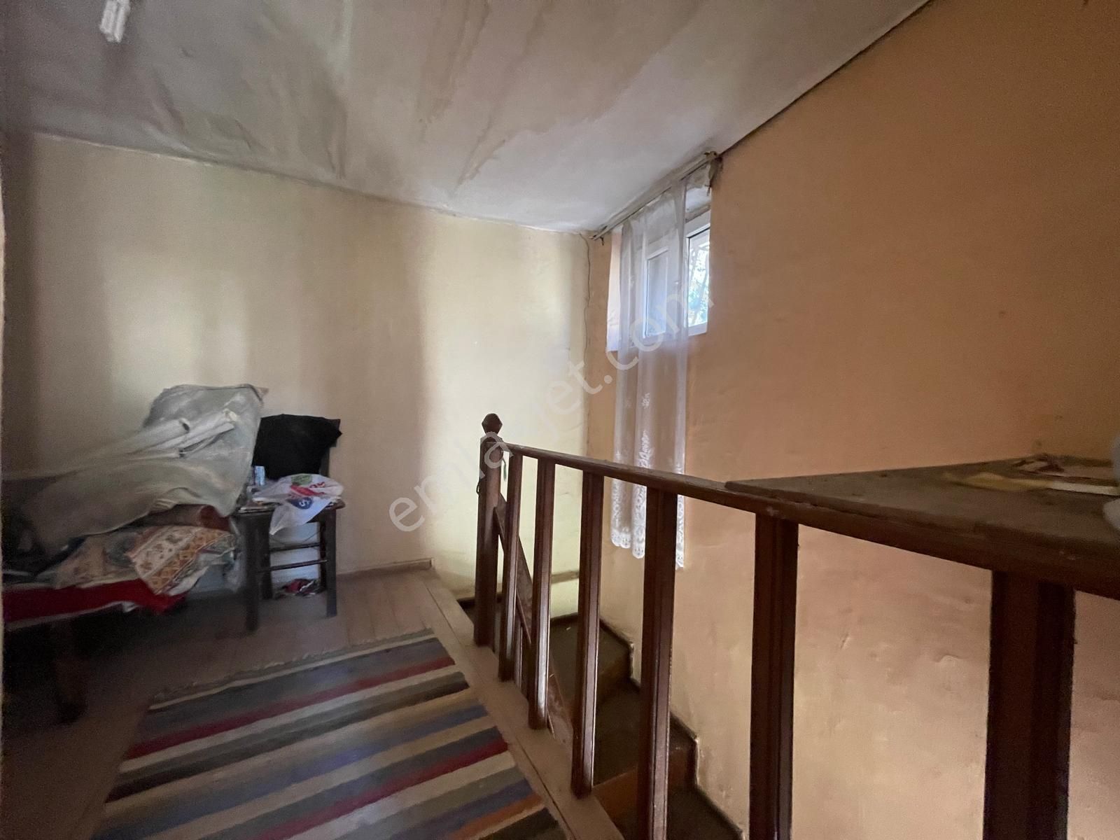 Ayvalık Merkez'de 2 Katlı 2+1 Kagir Ev İle İmarlı Arsa - Görsel 22