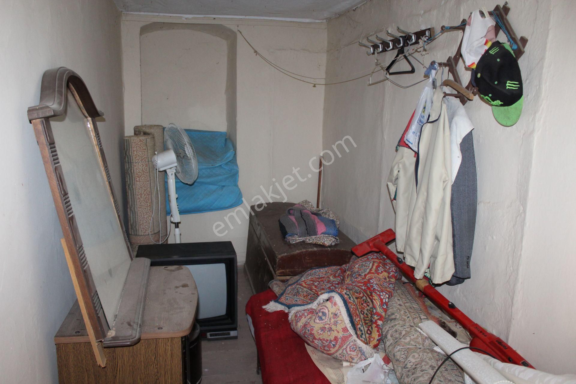 Ayvalık Merkez'de 2 Katlı 2+1 Kagir Ev İle İmarlı Arsa - Görsel 32