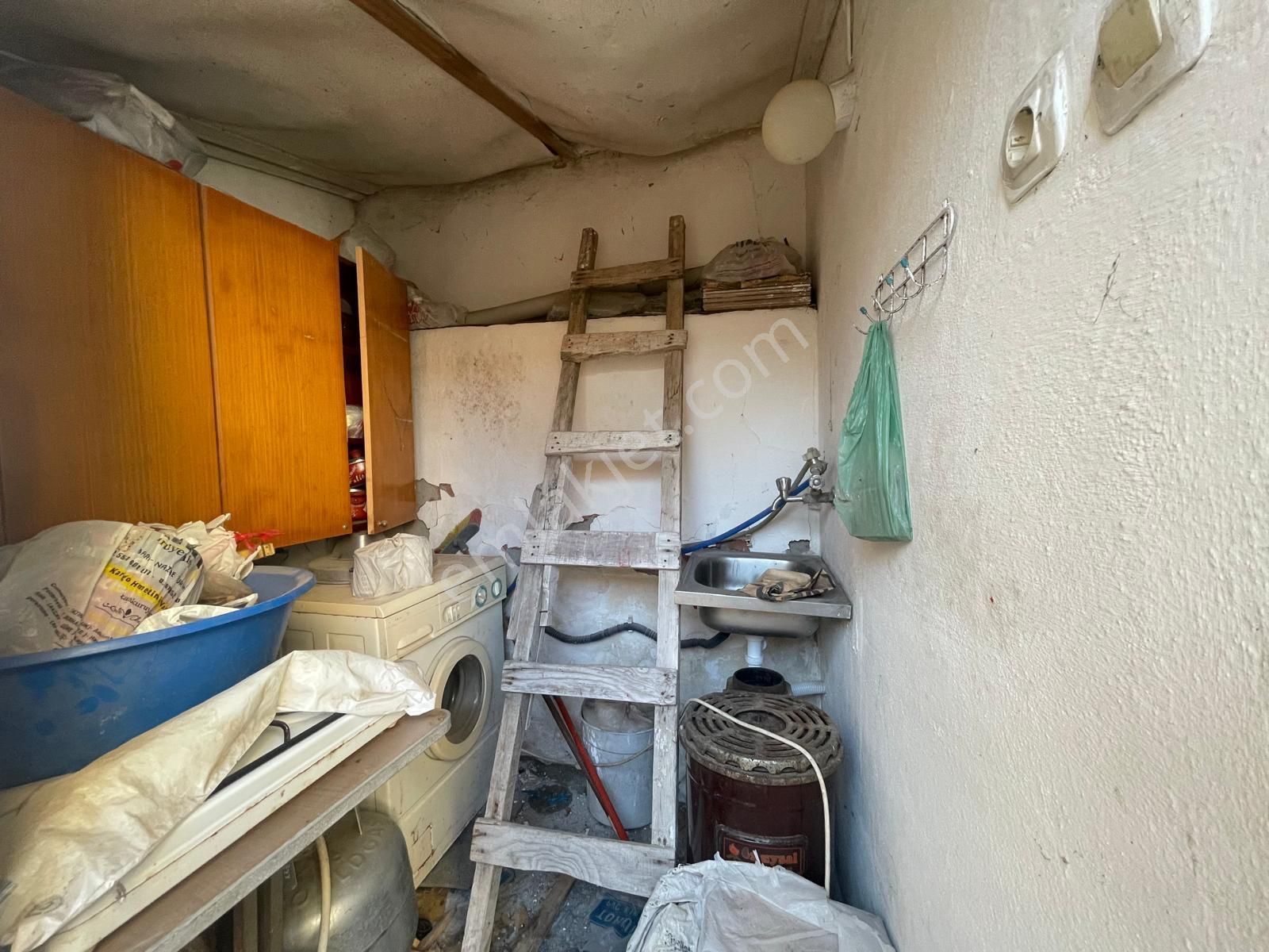 Ayvalık Merkez'de 2 Katlı 2+1 Kagir Ev İle İmarlı Arsa - Görsel 10