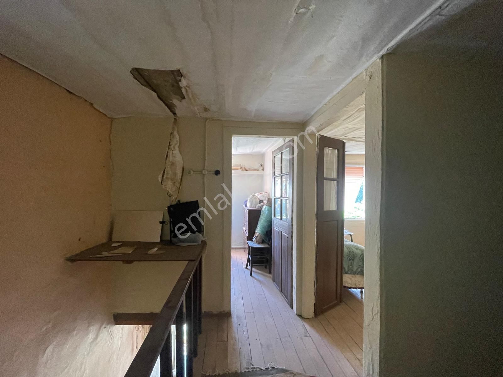 Ayvalık Merkez'de 2 Katlı 2+1 Kagir Ev İle İmarlı Arsa - Görsel 23