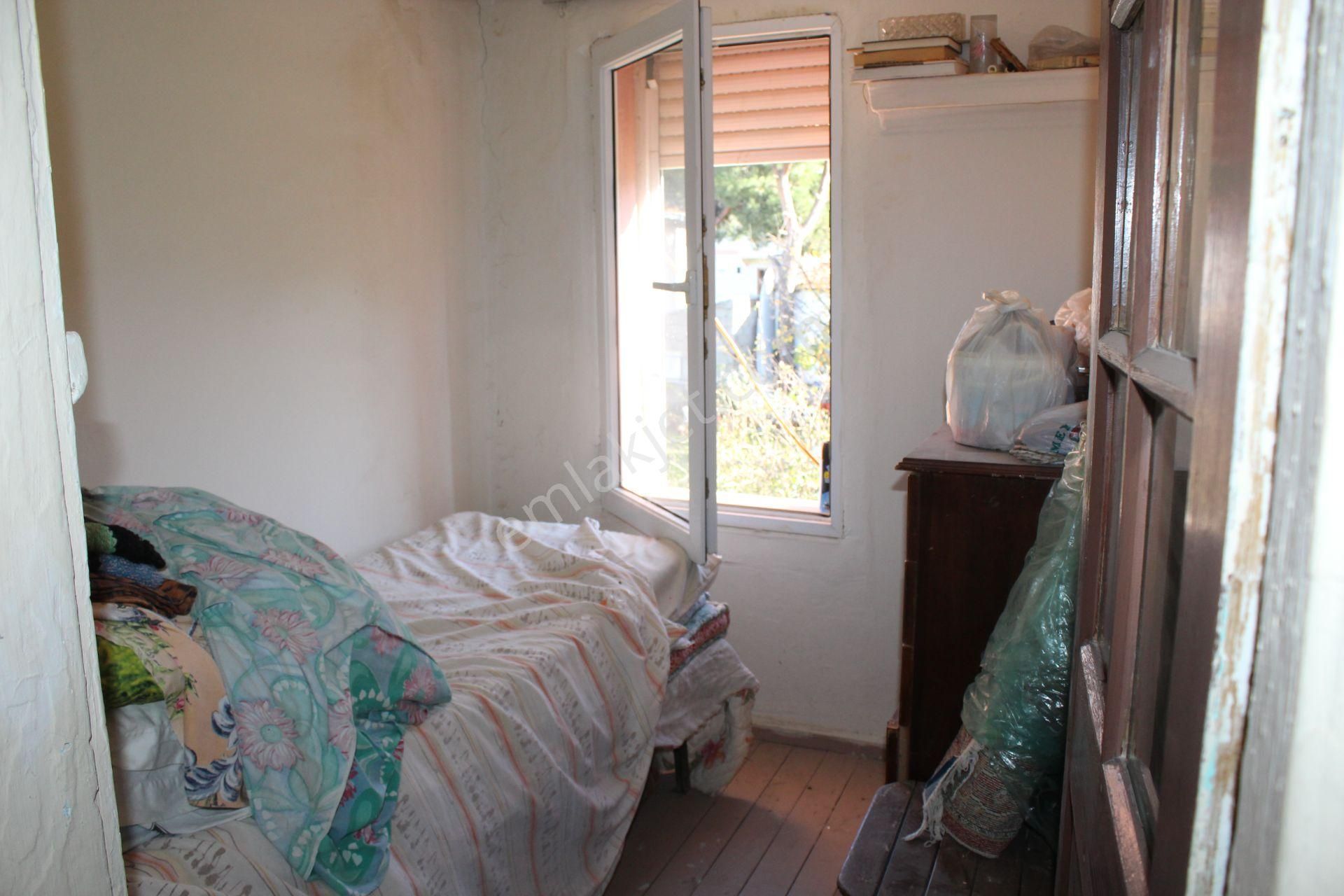 Ayvalık Merkez'de 2 Katlı 2+1 Kagir Ev İle İmarlı Arsa - Görsel 31