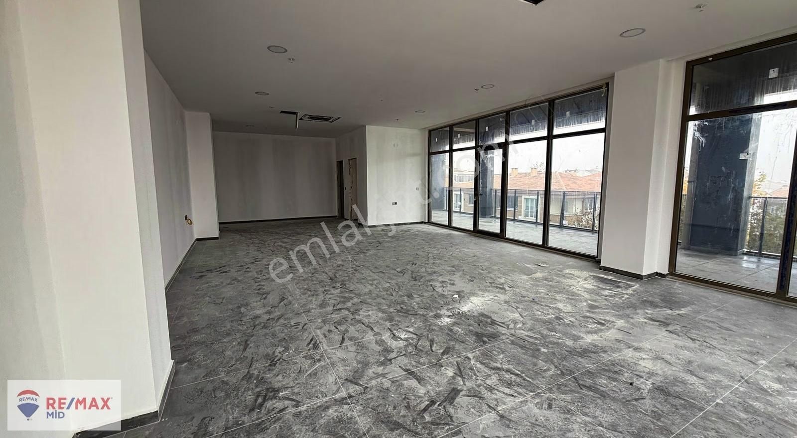Re/max Mıd Plevne Mah Ultra Lüx Prestıjlı Kıralık Ofıs - Görsel 2