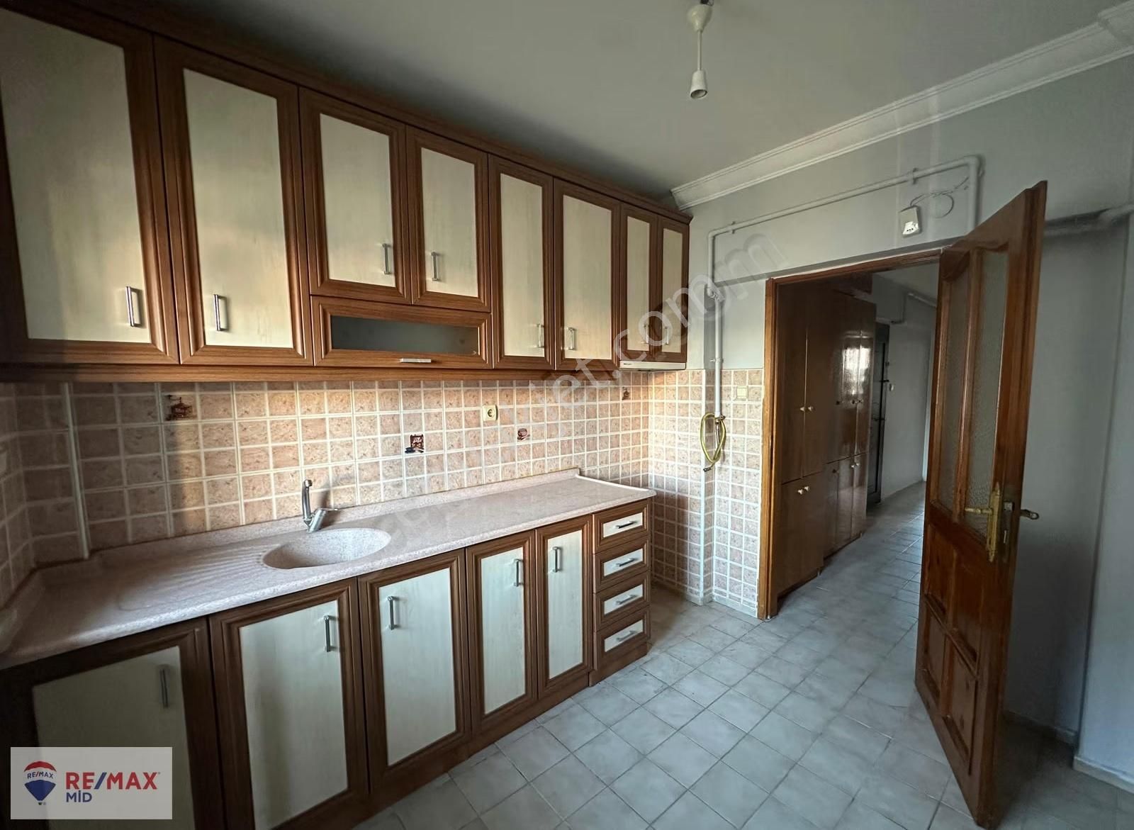 Re/max Mıd Karesı Atatürk Mah Turgut Reıs Cad Kıralık 2+1 Daıre - Görsel 8