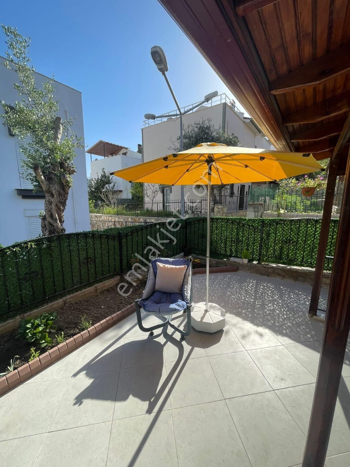 Kuşadası Kadınlar Denizi Havuzlu Sitede Full Yeni Tadilatlı Köşe Konum - Görsel 13