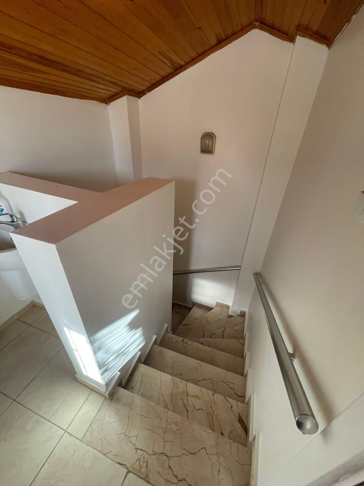 Kuşadası Kadınlar Denizi Havuzlu Sitede Full Yeni Tadilatlı Köşe Konum - Görsel 24