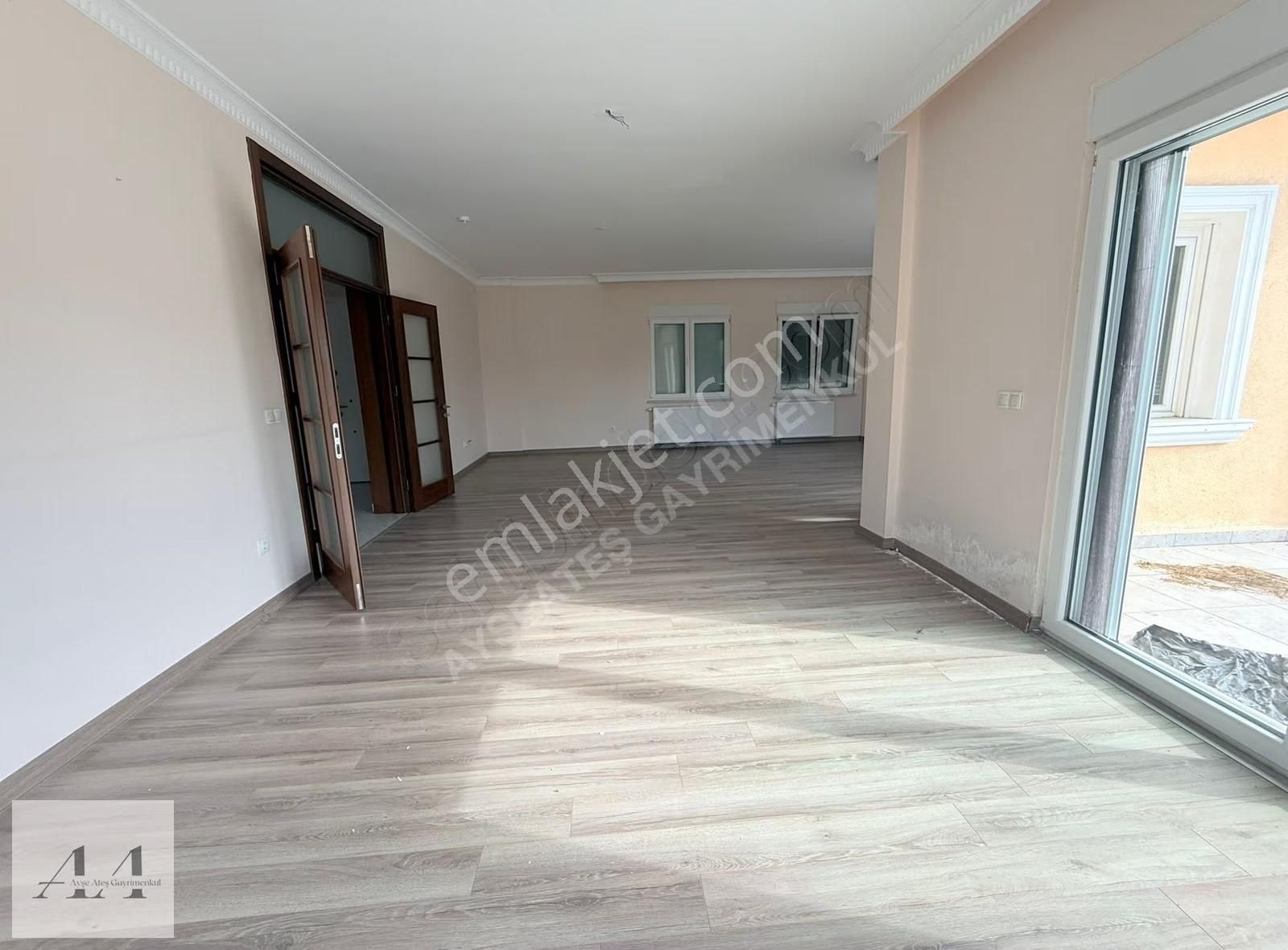 Büyükçekmece Karaağaç Mah. Doğa Evlerinde Tripleks Kiralık Villa - Görsel 8