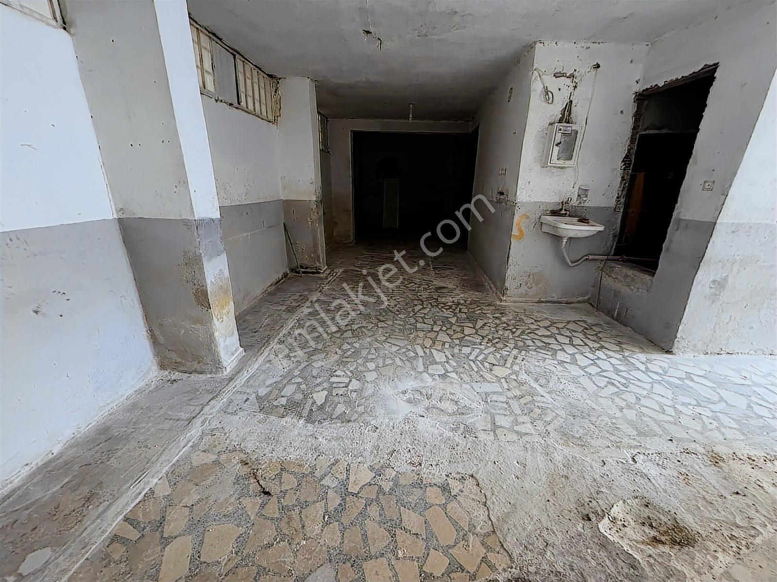 Köprü Emlaktan Gazi Mahallesinde 160m2 Kiralık Dükkan