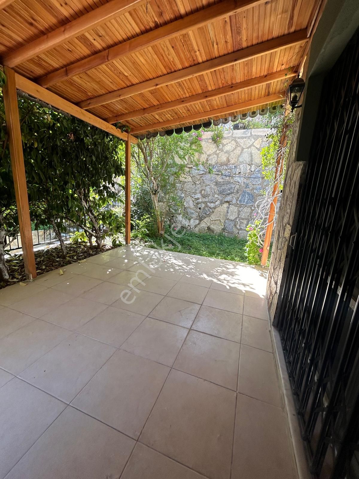 Kuşadası Kadınlar Denizi Olimpik Havuzlu Sitede 4+1 - Görsel 12