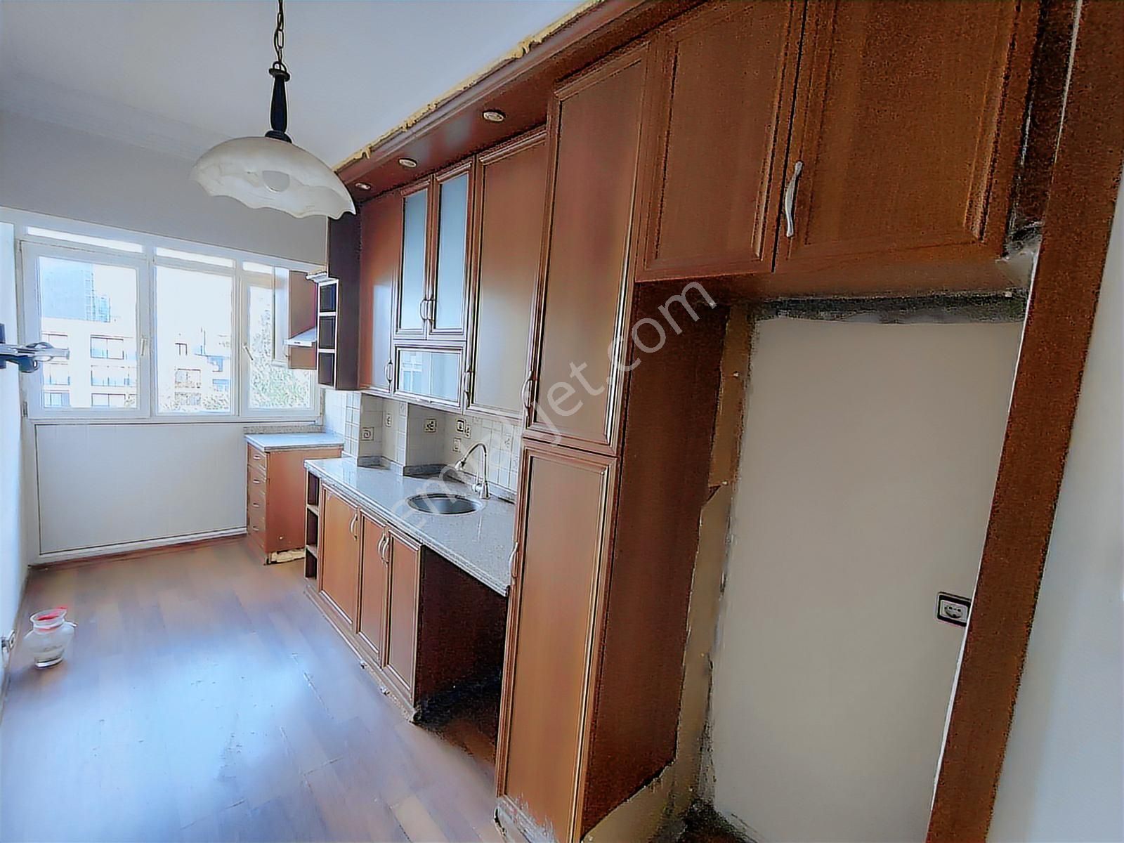 Pandora Sokağında 2+1 K.mutfak Uygun Daire