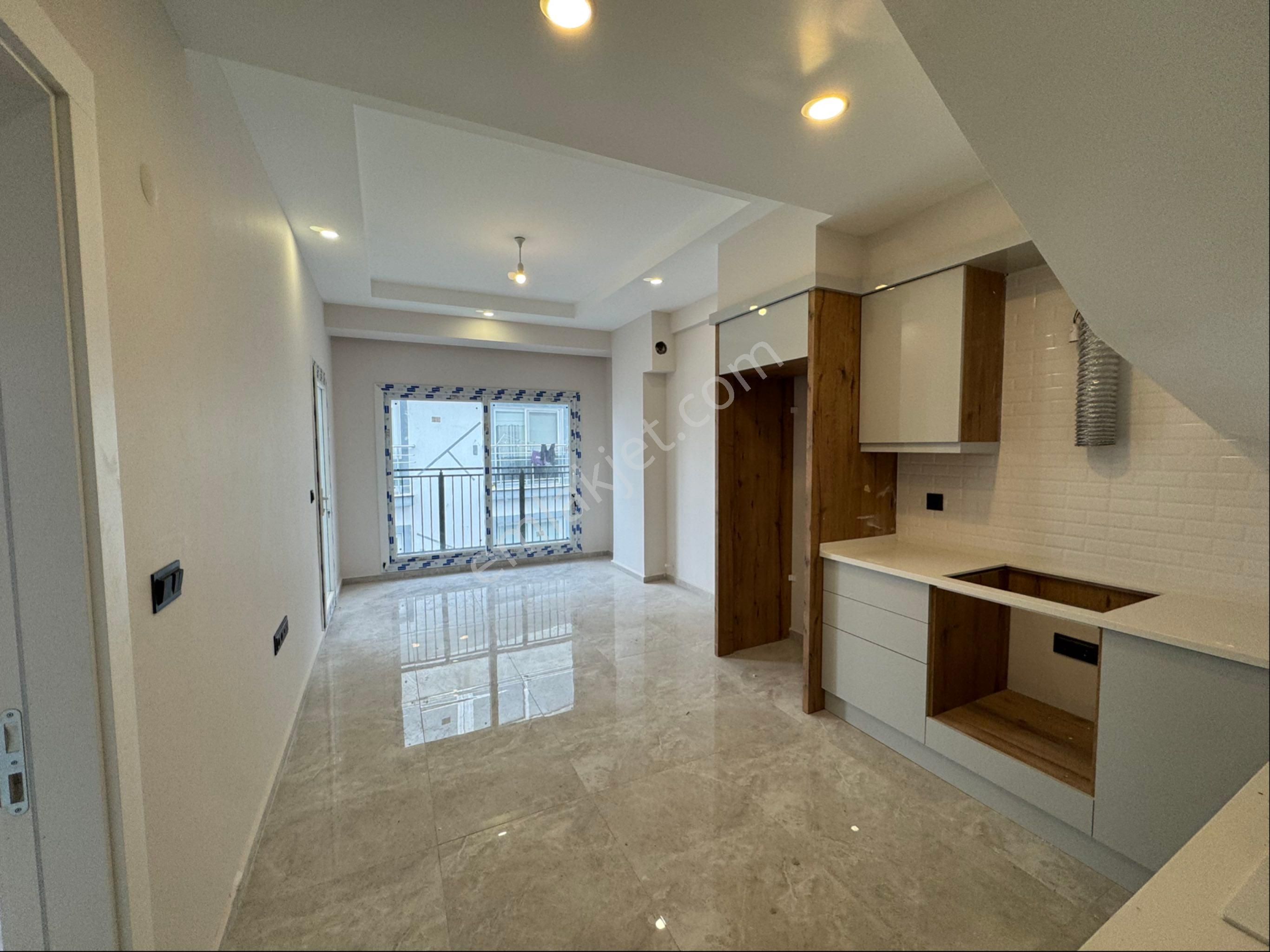 Kuşadası Güzelçamlı'da Satılık Sıfır Yapım Çatı Dubleks