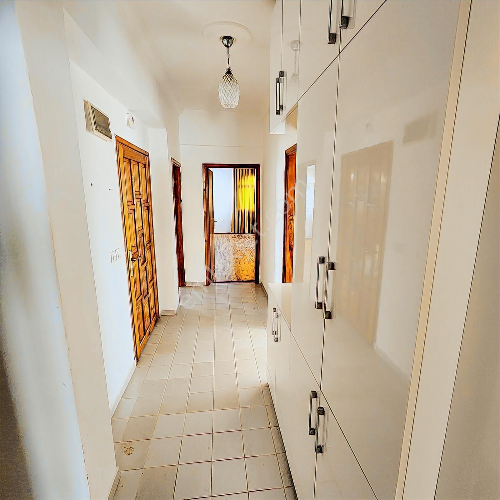 4 Cepheli Ayrı Mutfaklı Çok Geniş Kiralık 3+1 Daire - Görsel 20