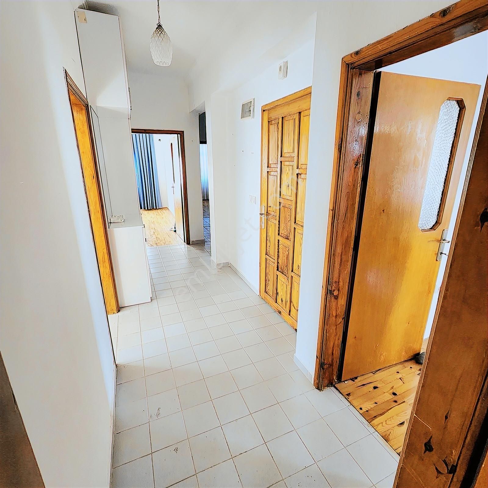 4 Cepheli Ayrı Mutfaklı Çok Geniş Kiralık 3+1 Daire - Görsel 18