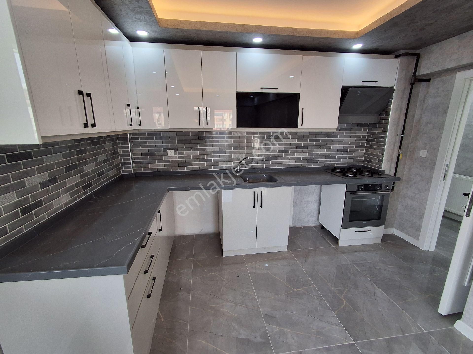 H.gazi Göbekte Ultra Lüxk Daireler 2.3.katlarda.ç.banyo 2.500.00tl Kadar Kredi İmkanı Var - Görsel 3