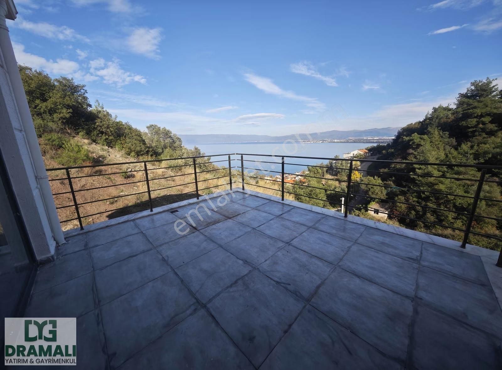 Müthiş Deniz Ve Orman Manzaralı Daire