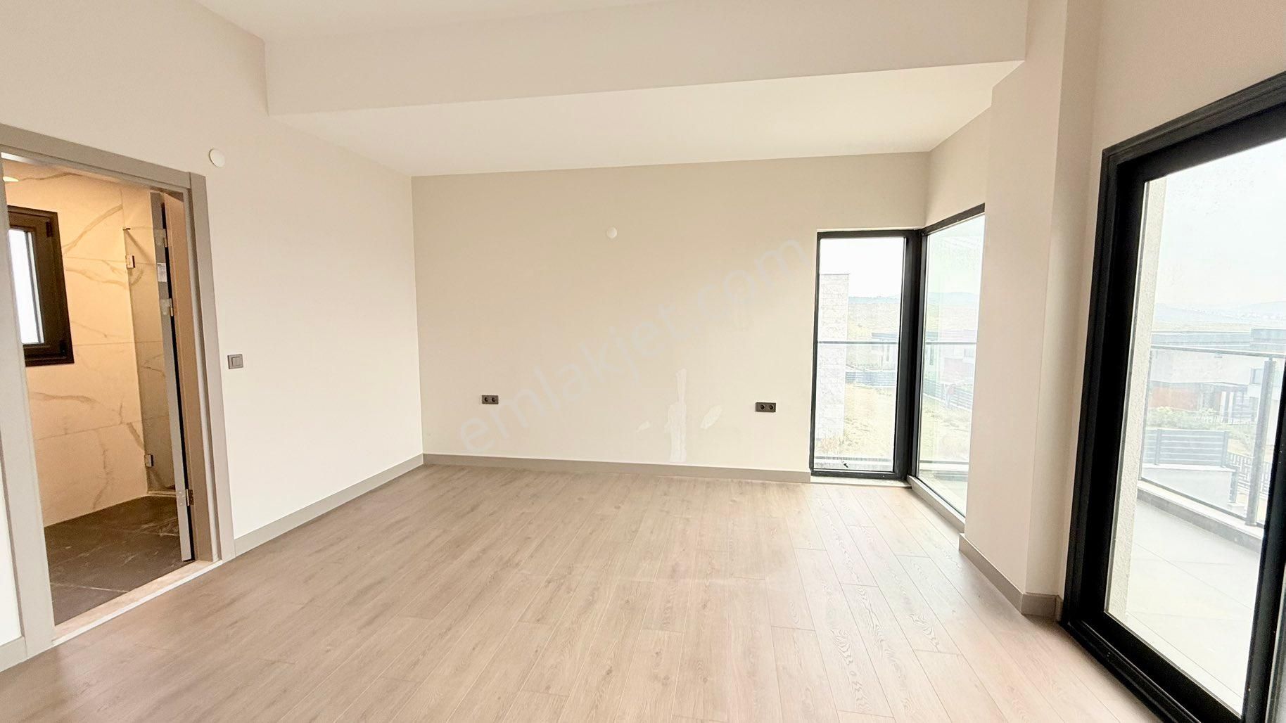 İzmir Seferihisar 800 M2 Arsa Loft Salon Tüm Odalarda Banyo Lüks Villa - Görsel 20