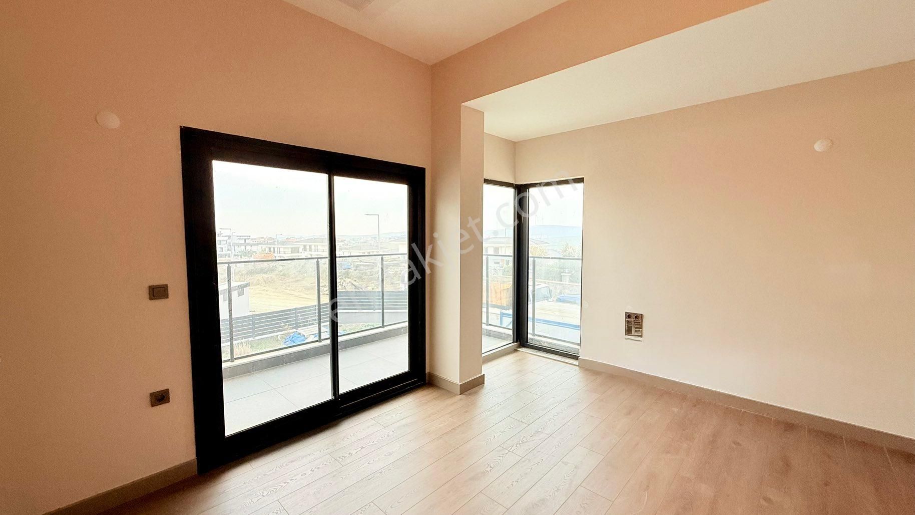 İzmir Seferihisar 800 M2 Arsa Loft Salon Tüm Odalarda Banyo Lüks Villa - Görsel 14