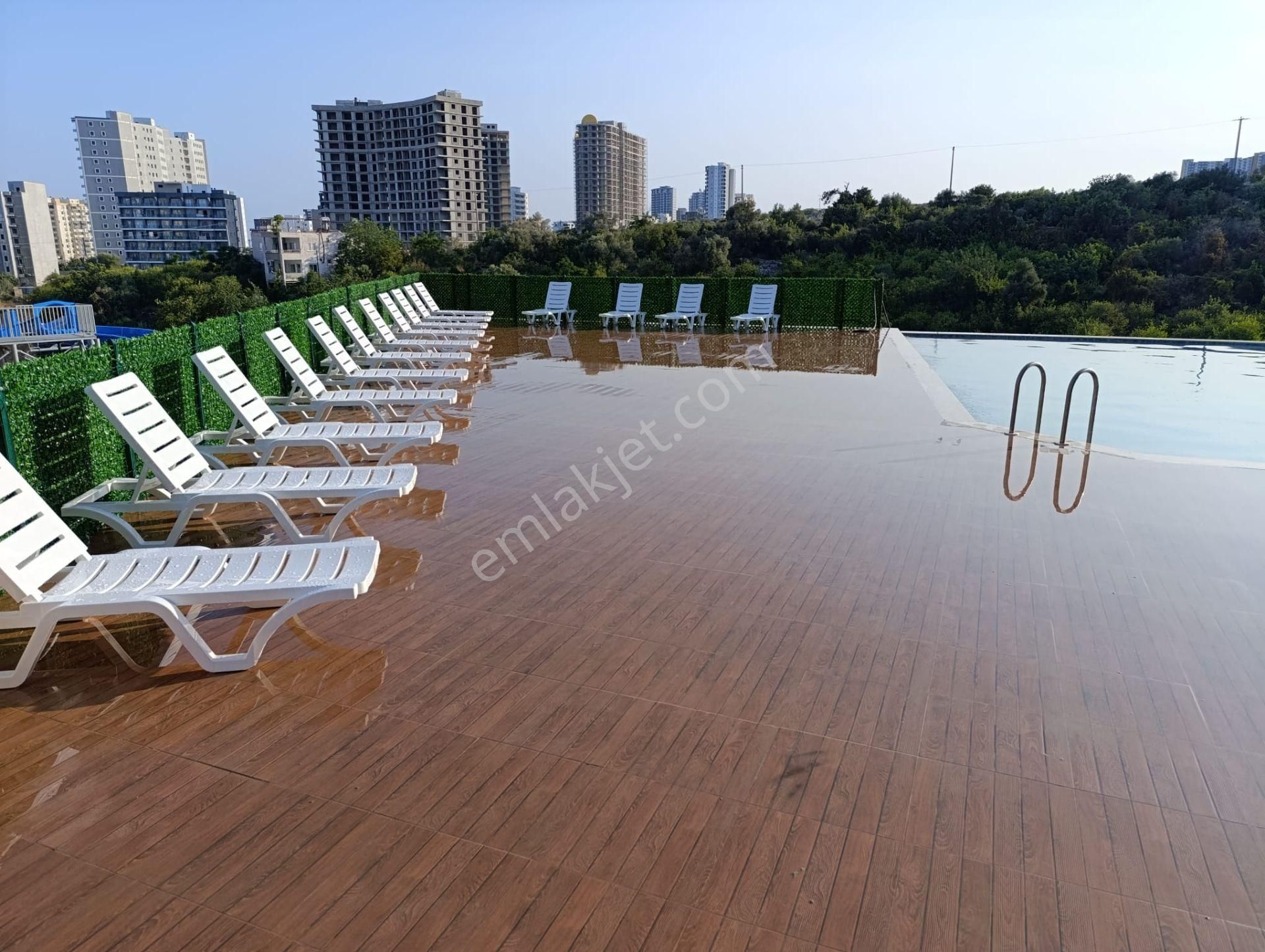 Erdemli Ayaş’ta Denize 100 M | Havuzlu & Aquaparklı Sitede 2+1 Kiralık Daire