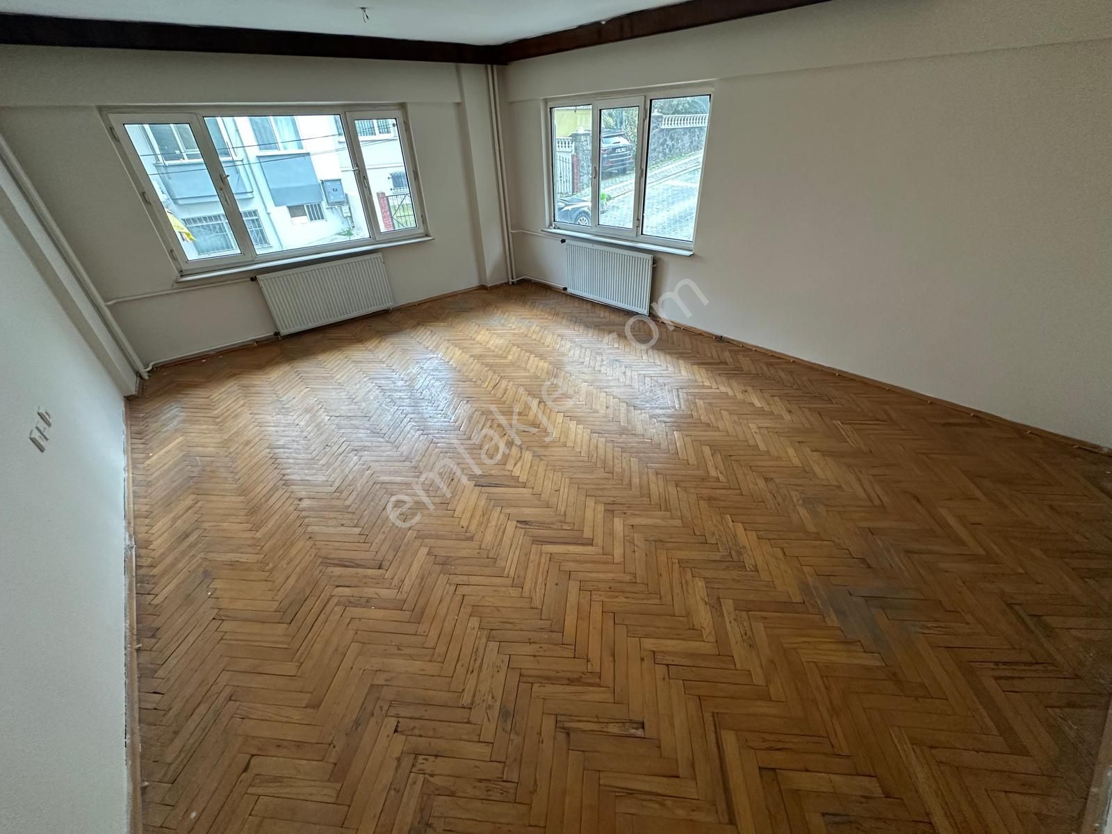 Setbaşı Üzeri Umurbey’de Park Yanı Asansörlü Geniş 3+1 Kiralık Daire